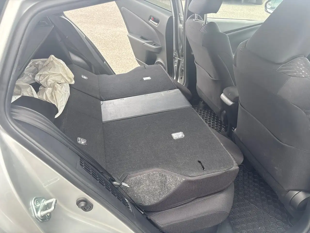 Toyota Prius Prime снимка Toyota Prius Prime