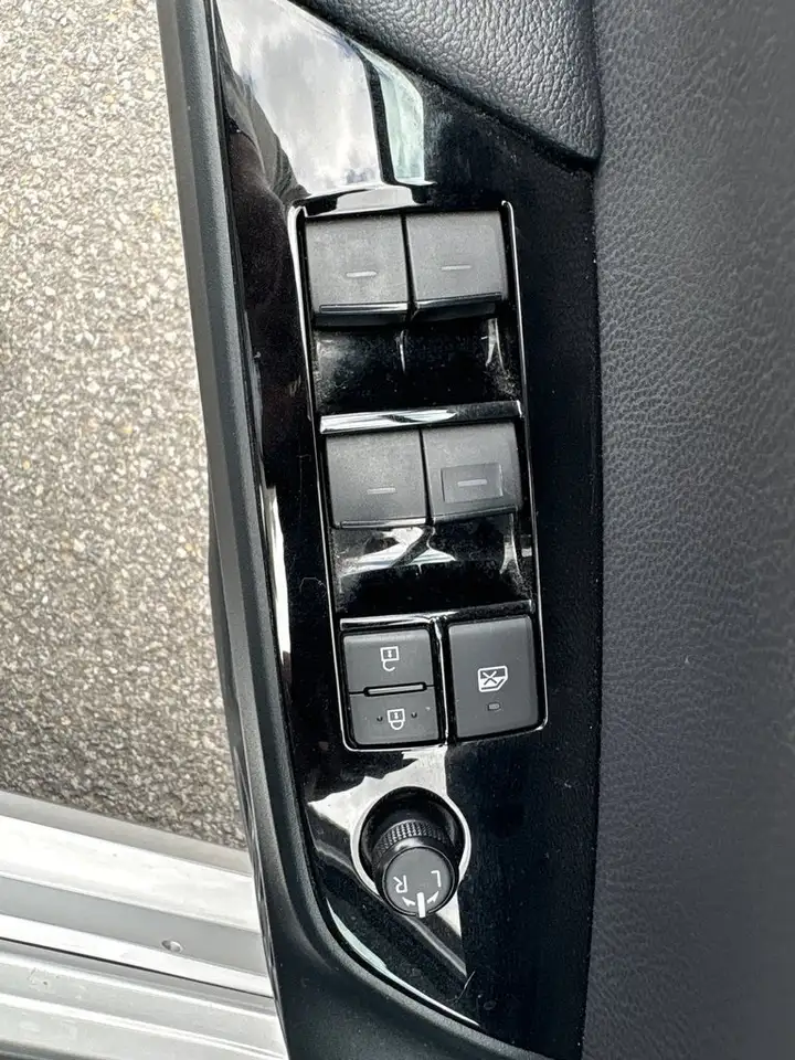 Toyota Prius Prime снимка Toyota Prius Prime