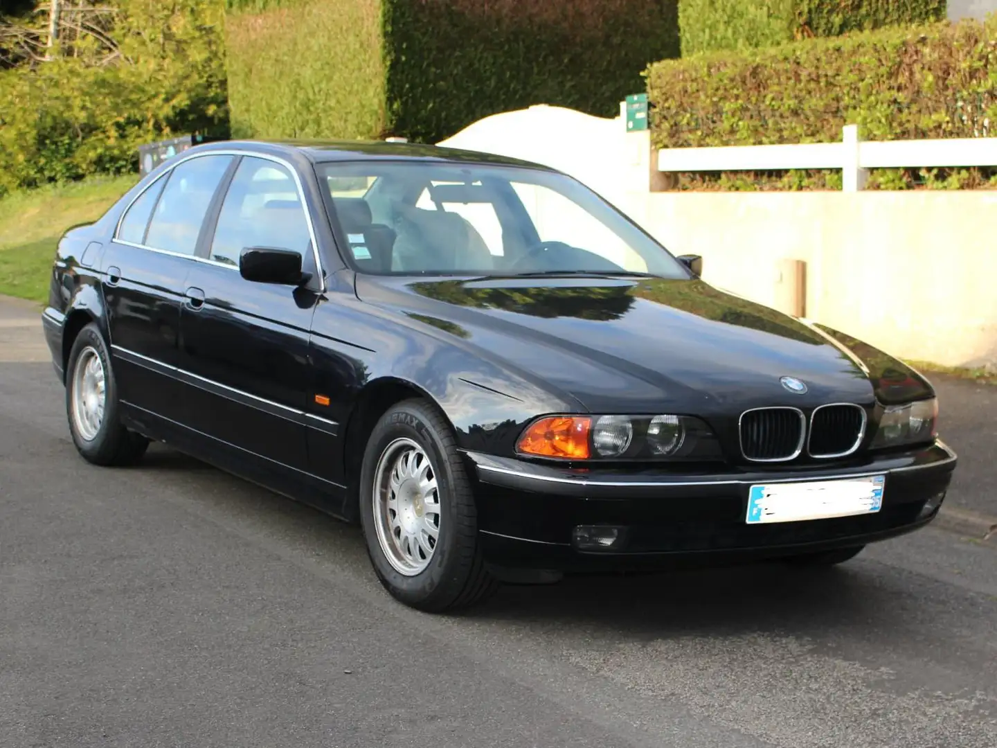 BMW 523 Noir - 1