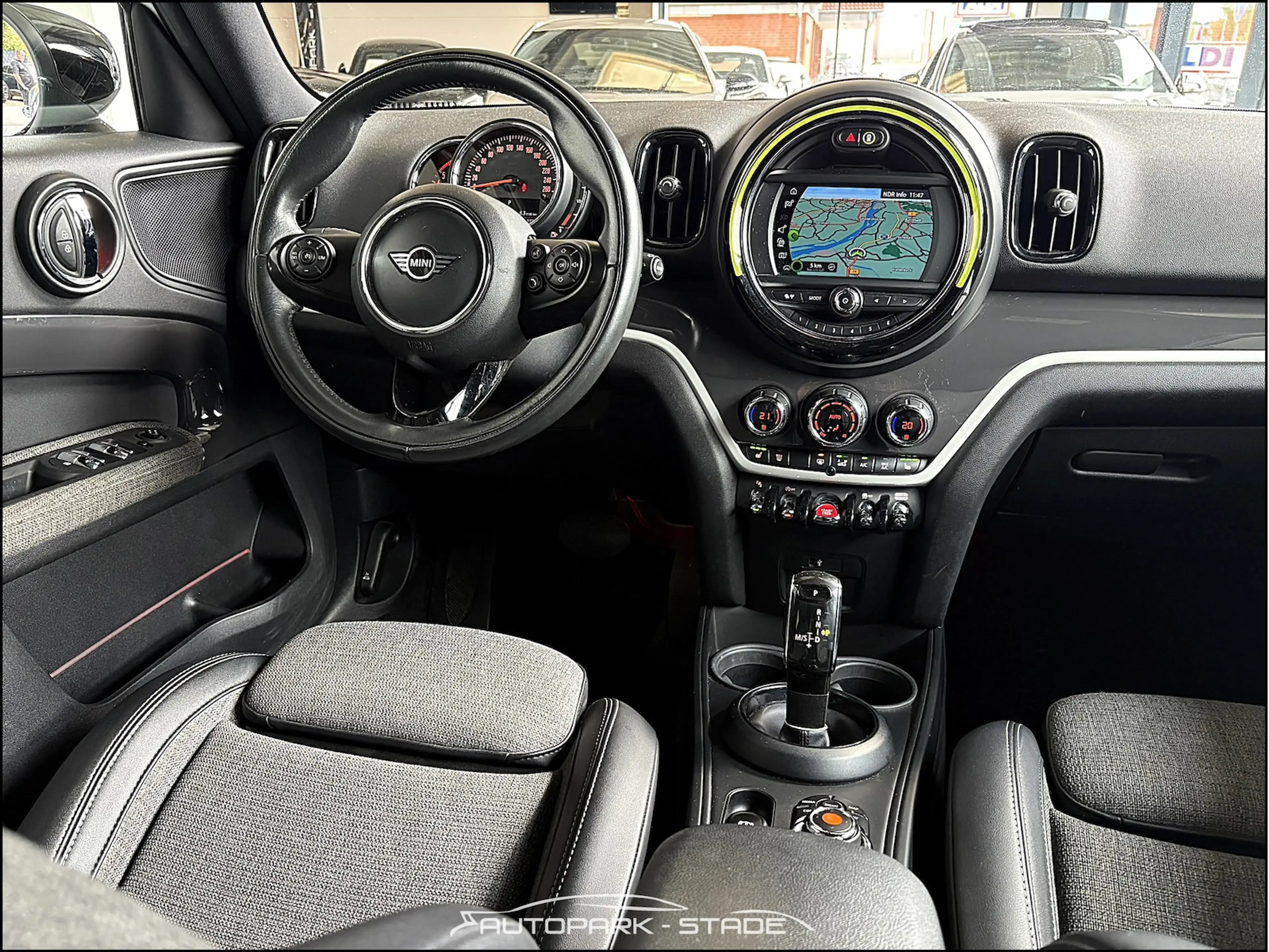 MINI Cooper SD Countryman All4 Aut. Temp. LED Assist — photo 12