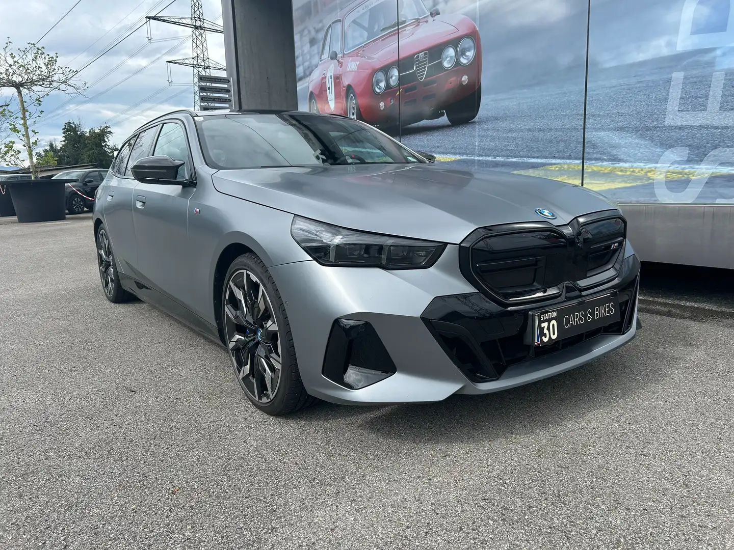 BMW i5 i5 M60 Touring xDrive 81,2kWh Grau - 1