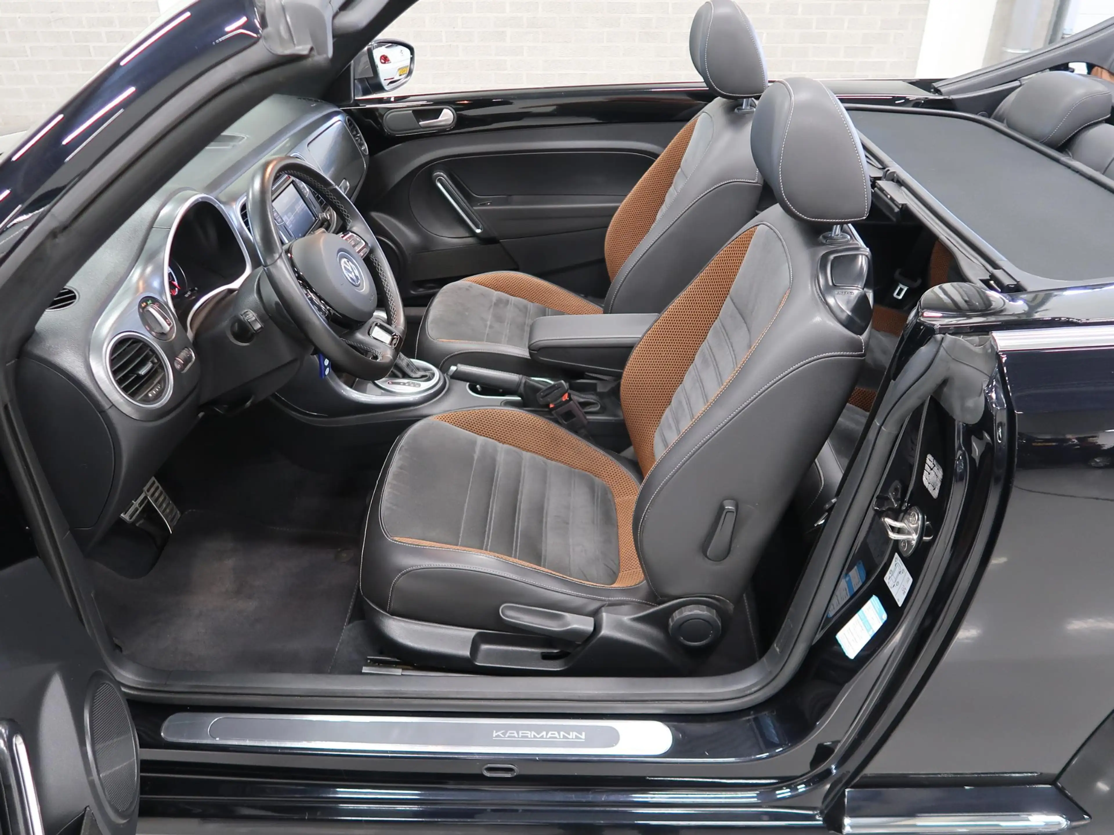 Volkswagen Beetle Cabriolet 1.4 TSI Karmann 150pk Automaat Leer/Alca — photo 16