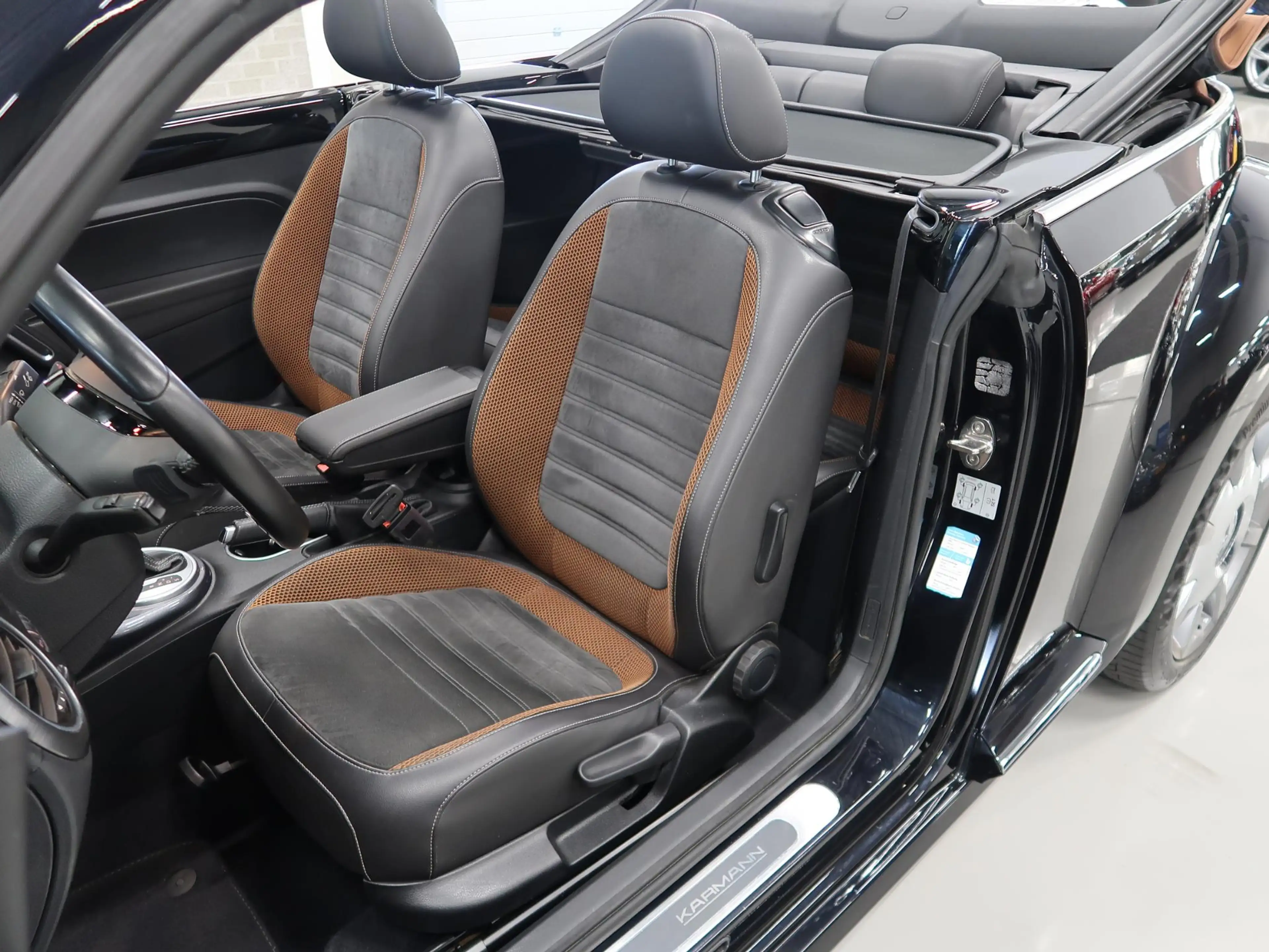 Volkswagen Beetle Cabriolet 1.4 TSI Karmann 150pk Automaat Leer/Alca — photo 17