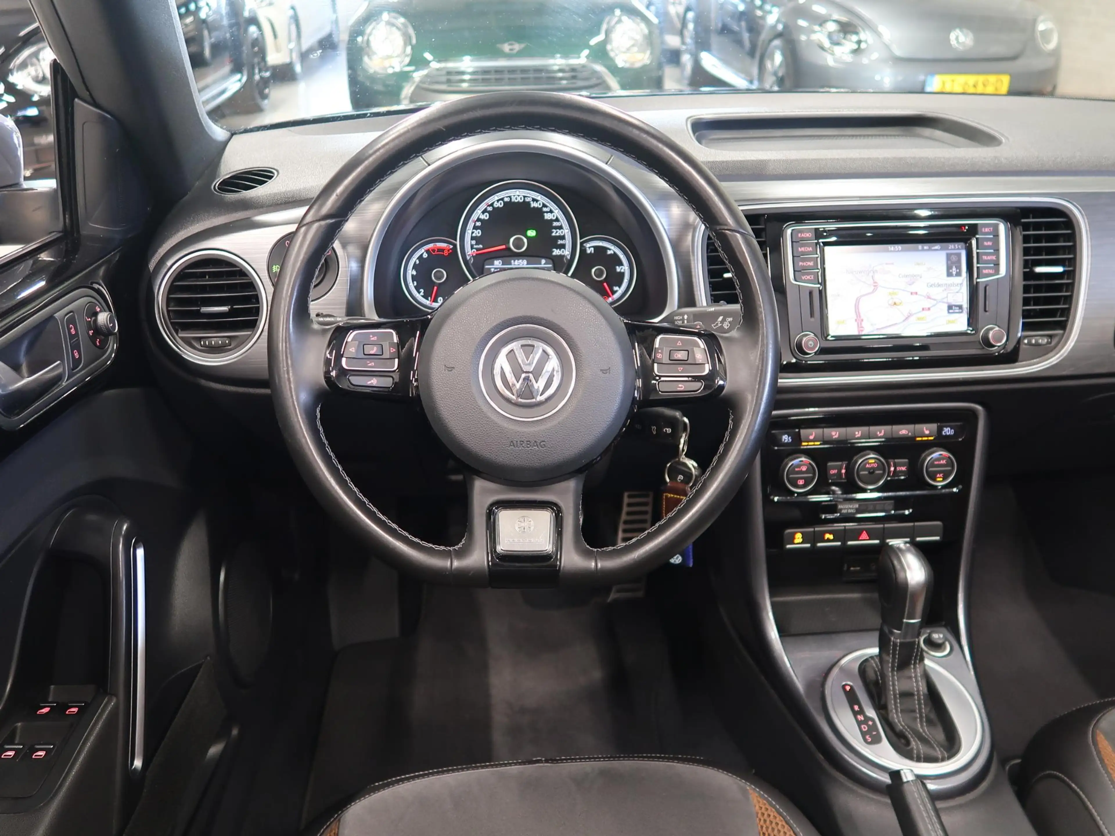 Volkswagen Beetle Cabriolet 1.4 TSI Karmann 150pk Automaat Leer/Alca — photo 5