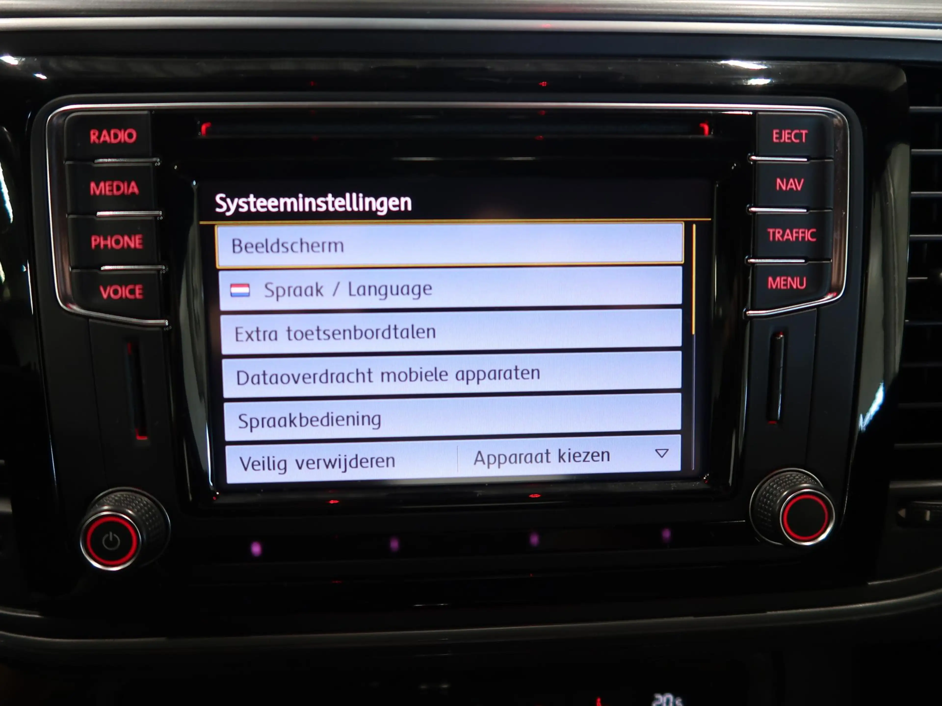 Volkswagen Beetle Cabriolet 1.4 TSI Karmann 150pk Automaat Leer/Alca — photo 32