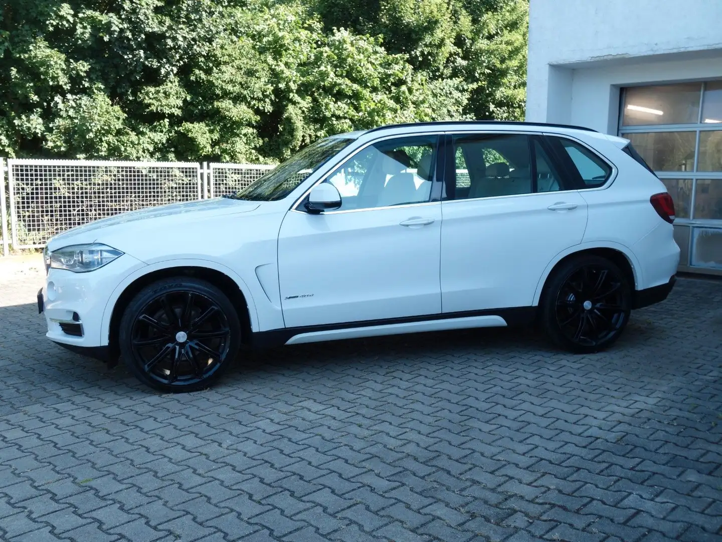 BMW X5 xDrive 40 d Leder Auto PANO AHK NAVI LED Білий - 1