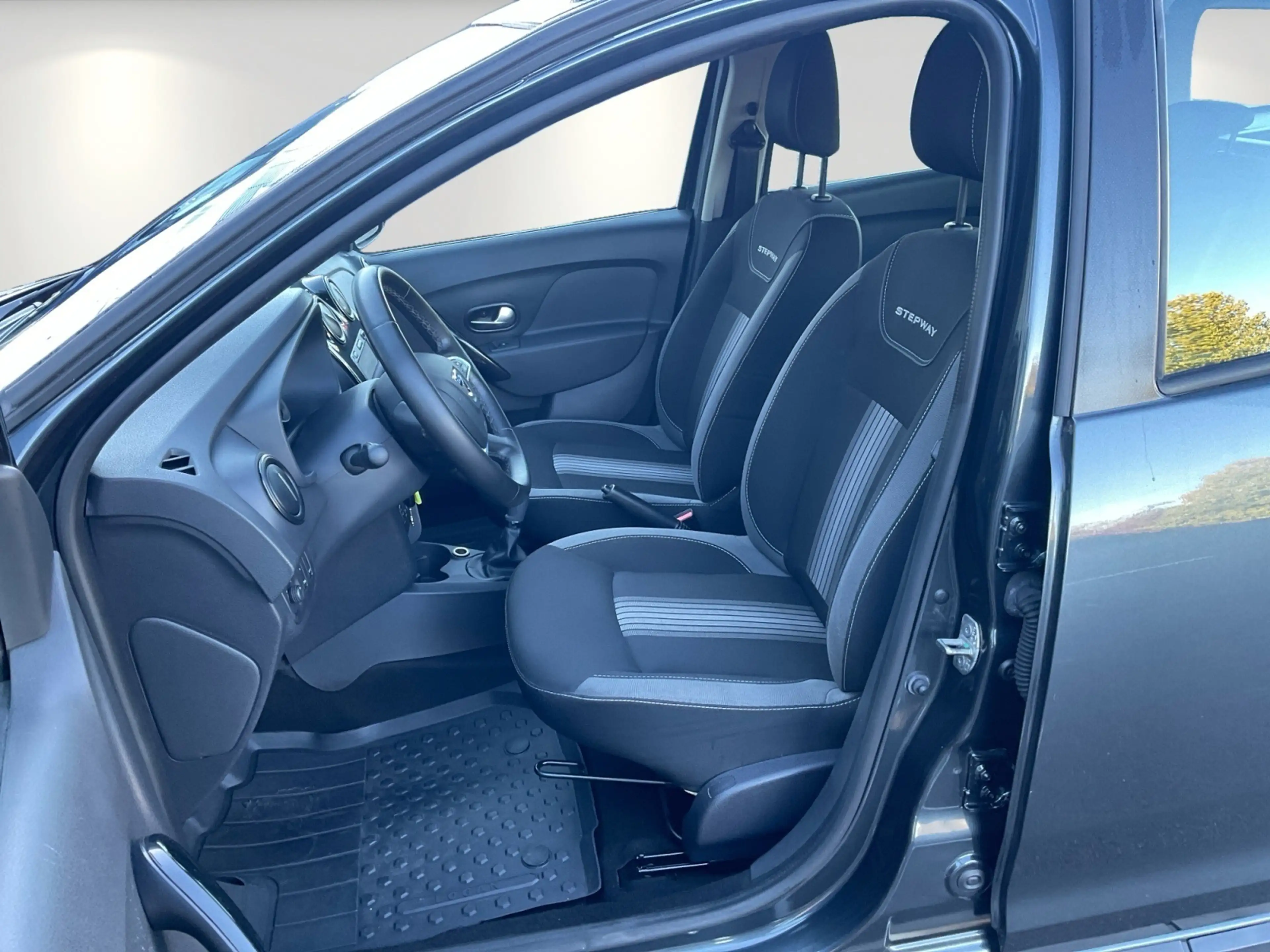 Dacia Logan TCe 90 MCV Stepway/Navi/Kamera — photo 8