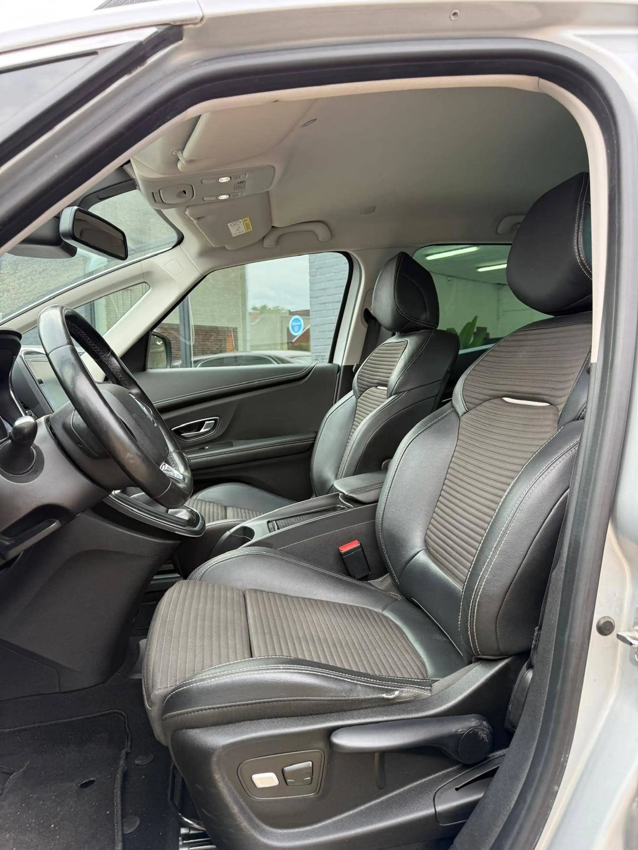 Renault Grand Scenic GRD SCENIC 7 PLACES * GPS * CAMERA * — photo 11