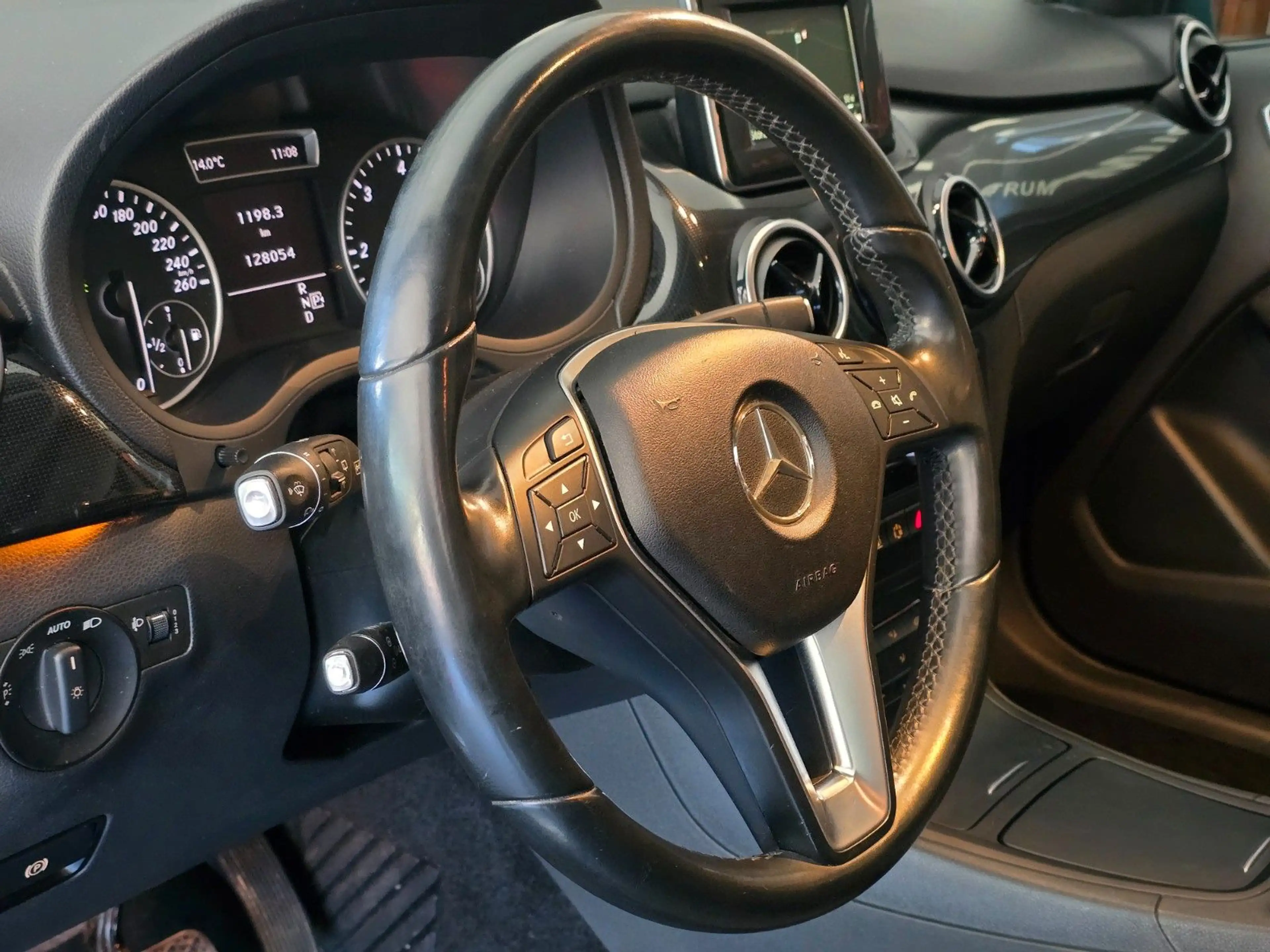 Mercedes-Benz B 220 CDI*NAVI*TEMPO*STANDHEIZUNG*KAM — photo 7