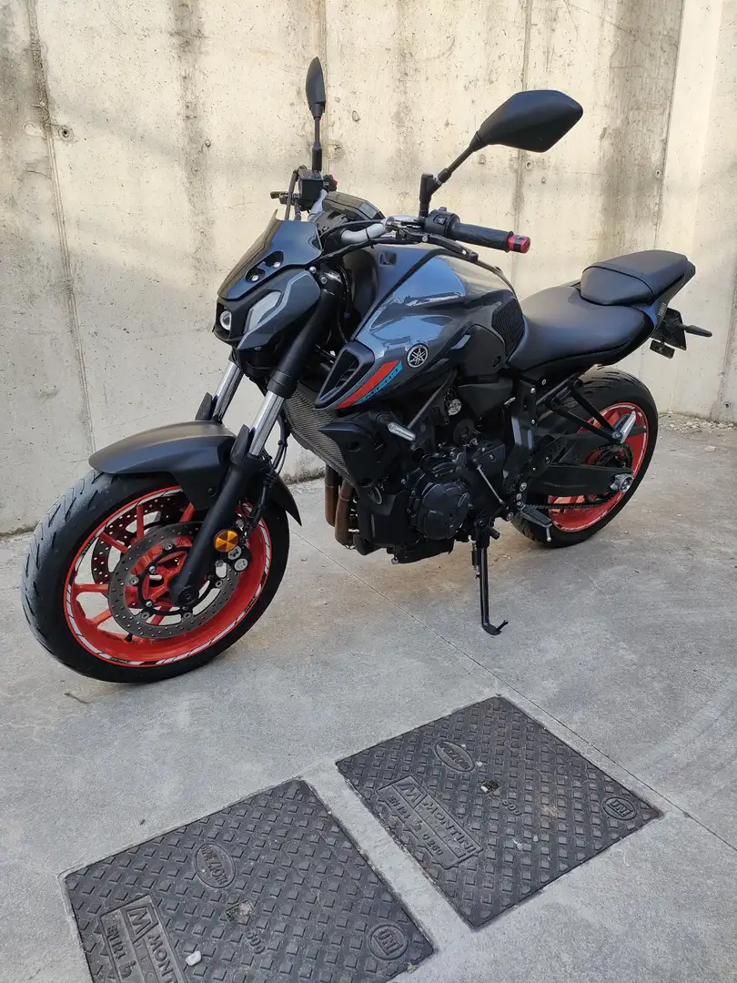 Yamaha MT-07 Grigio - 1