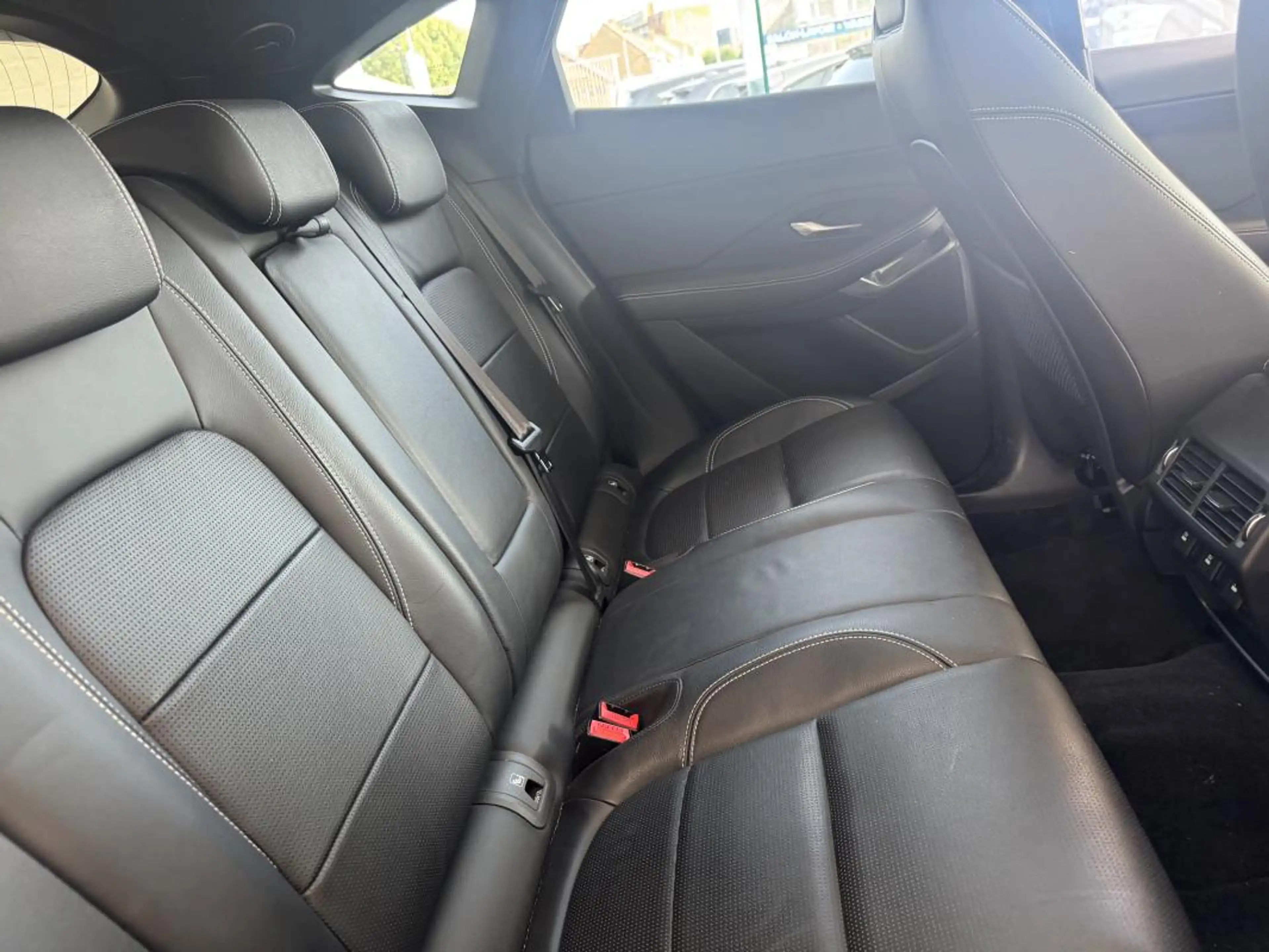 Jaguar E-Pace S R-DYNAMIC AWD D150 1er MAIN TOIT PANO CUIR GPS GAR 12M — photo 10