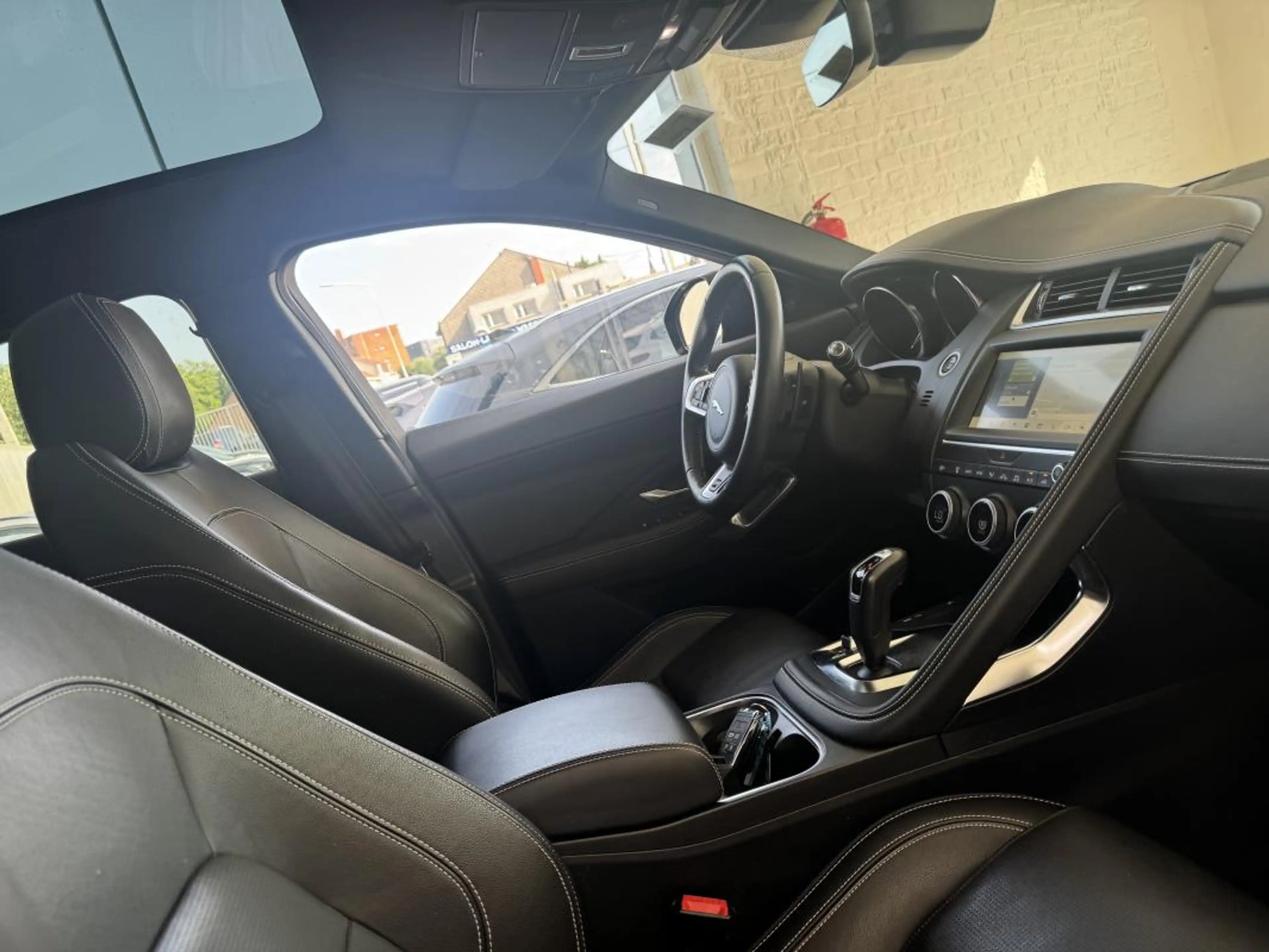 Jaguar E-Pace S R-DYNAMIC AWD D150 1er MAIN TOIT PANO CUIR GPS GAR 12M — photo 7