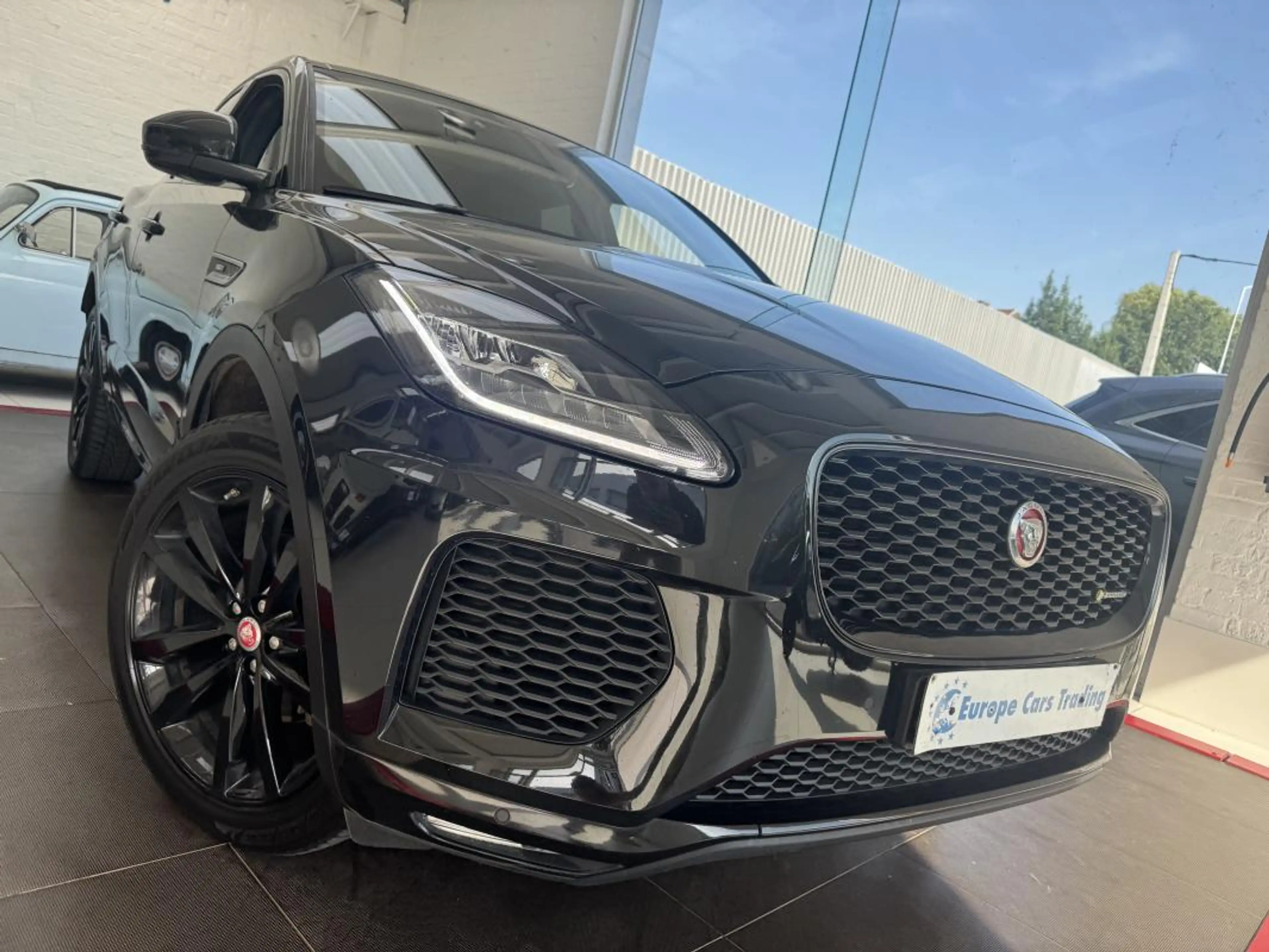 Jaguar E-Pace S R-DYNAMIC AWD D150 1er MAIN TOIT PANO CUIR GPS GAR 12M — photo 2