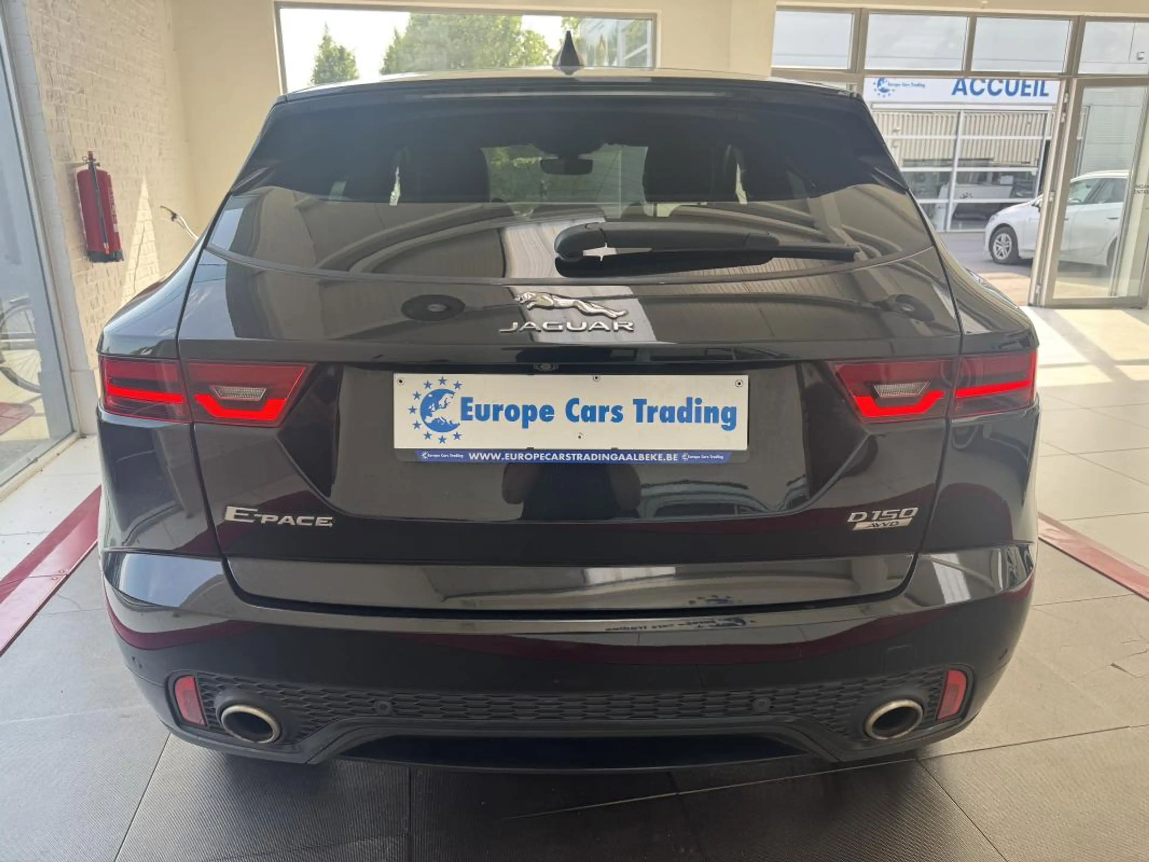 Jaguar E-Pace S R-DYNAMIC AWD D150 1er MAIN TOIT PANO CUIR GPS GAR 12M — photo 6