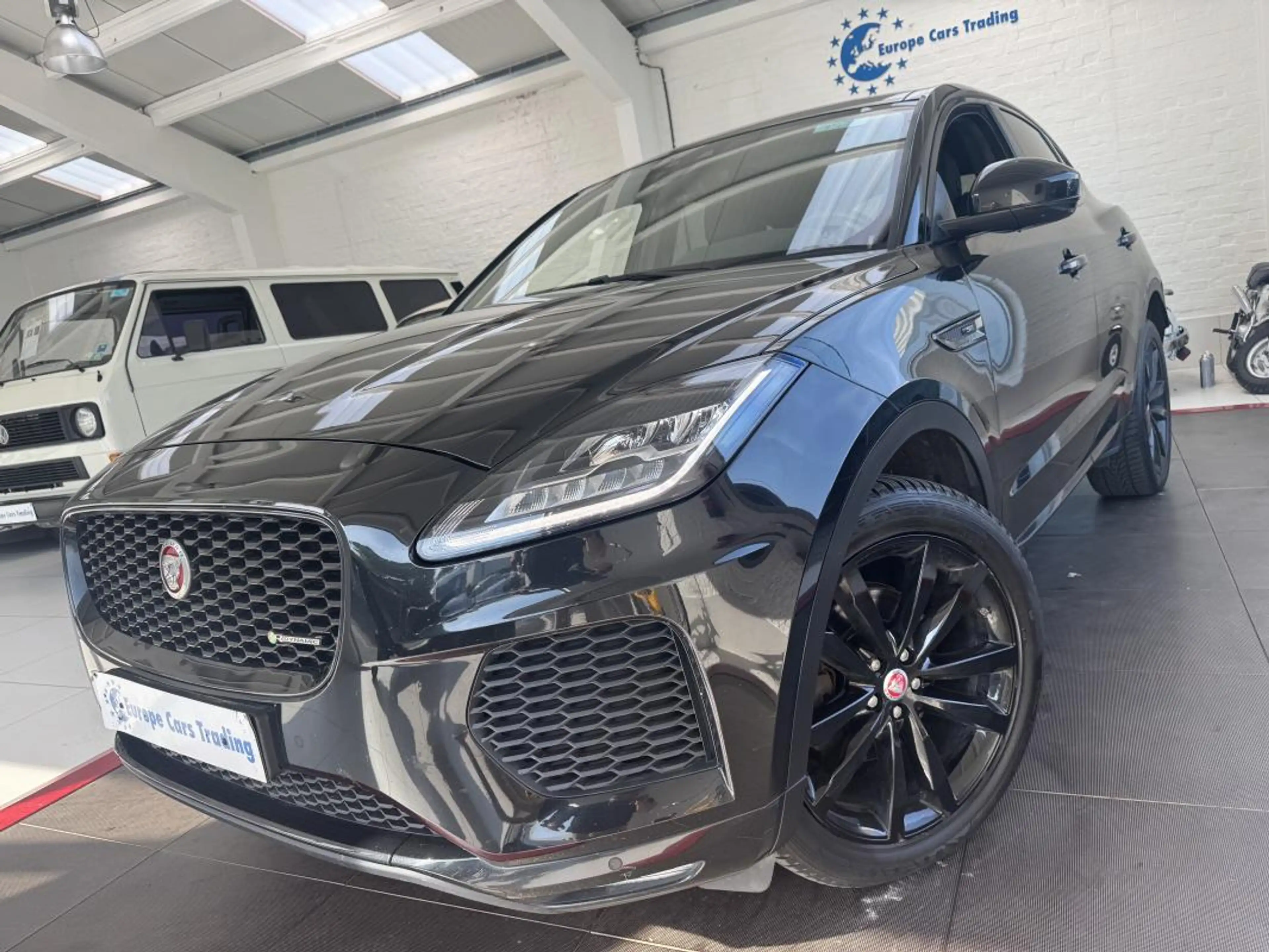 Jaguar E-Pace S R-DYNAMIC AWD D150 1er MAIN TOIT PANO CUIR GPS GAR 12M