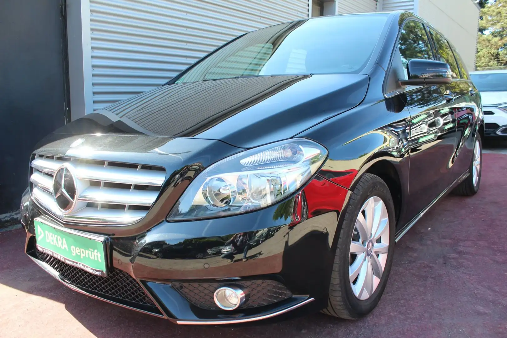Mercedes-Benz B 180 CDI NAVIGATION KLIMA PDC EURO 6 AHK 2.Hd Schwarz - 1