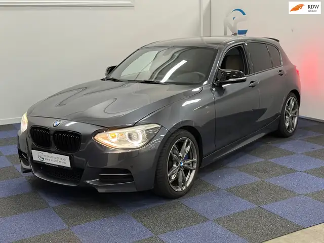 BMW 135 1-serie M135i xDrive Business / RIJDT SCHAKELT GOE