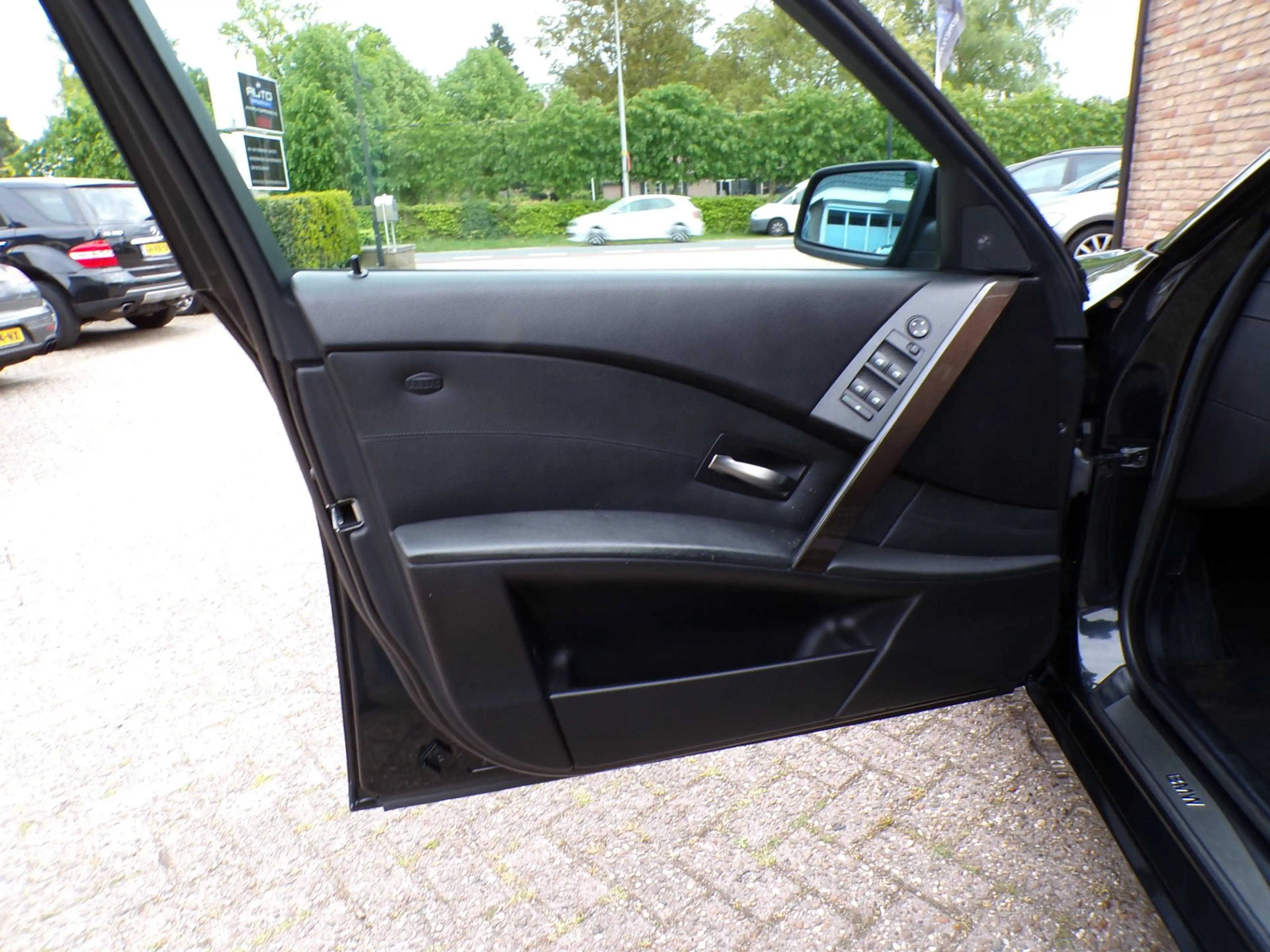 BMW 545 5-serie Touring 545i Automaat / Leder / Panoramada — photo 21