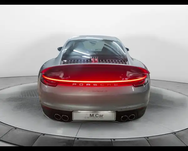 Porsche 911 view 10