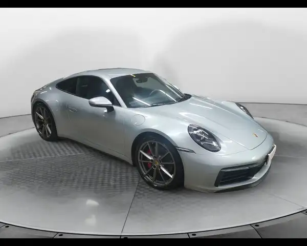 Porsche 911 view 4