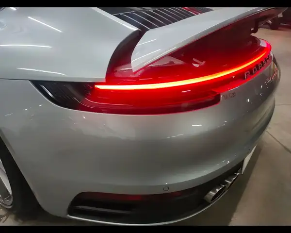 Porsche 911 view 11