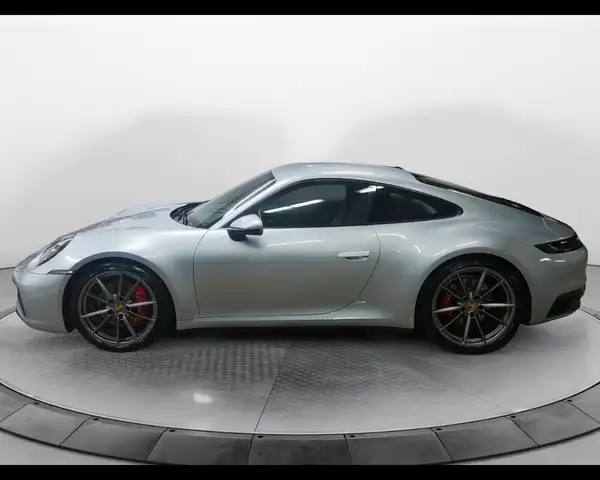 Porsche 911 view 6