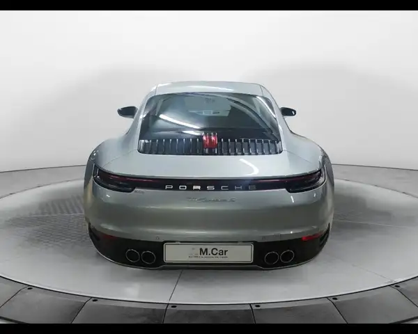 Porsche 911 view 8