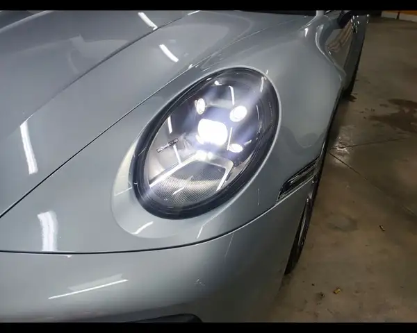 Porsche 911 view 13