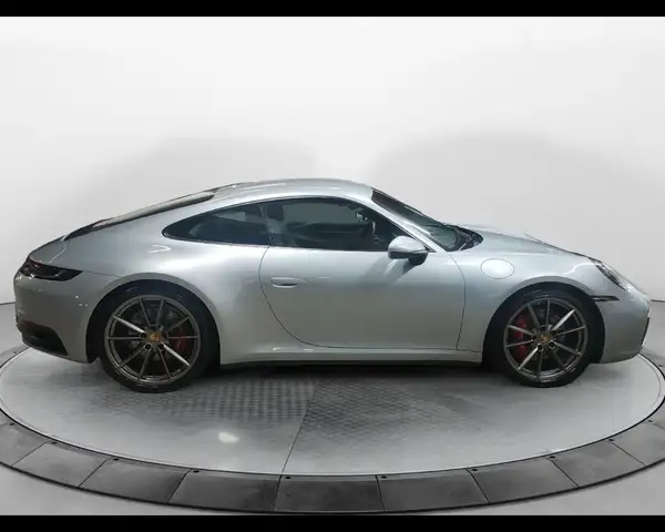 Porsche 911 view 5
