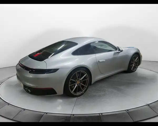 Porsche 911 view 9