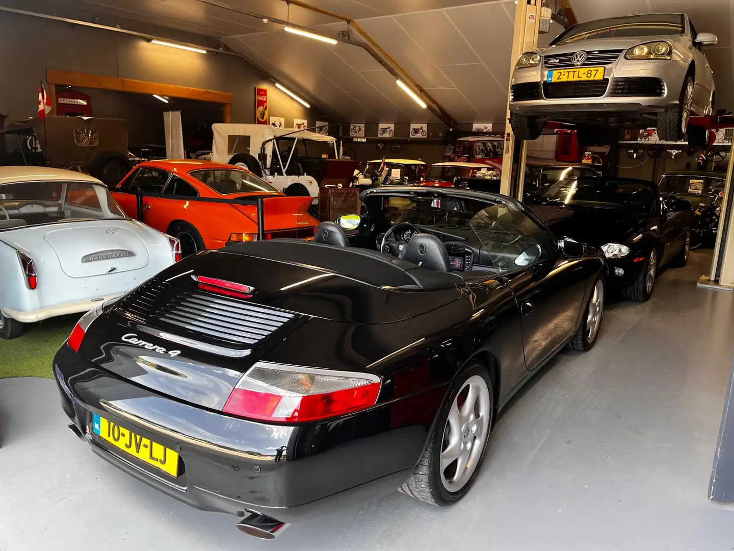 Porsche 911 Cabrio 3.4 Carrera 4 Black - 2