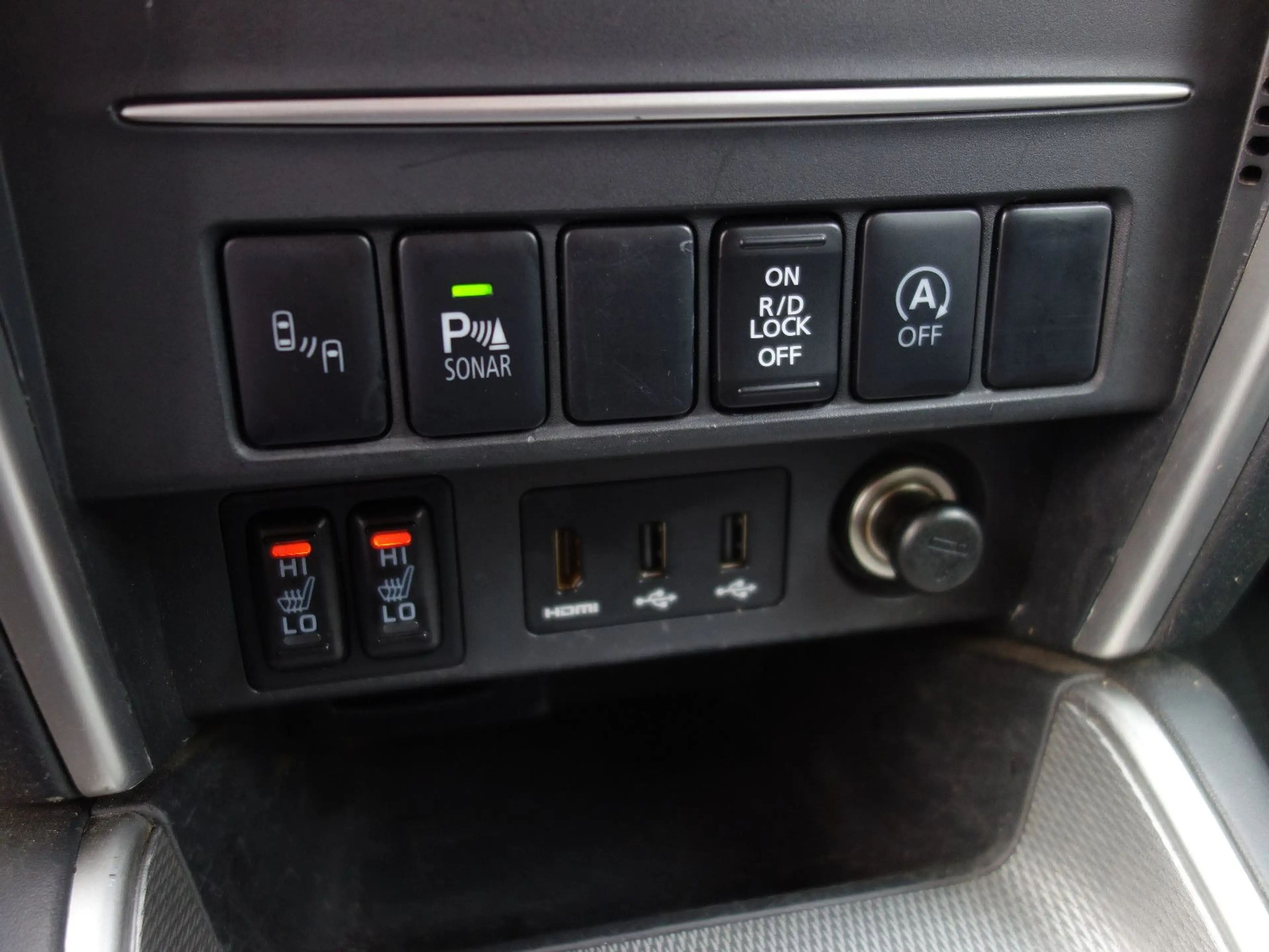 Mitsubishi L200 Intro Edition Doka 4WD Autom KLIMA AHK NAVI — photo 15