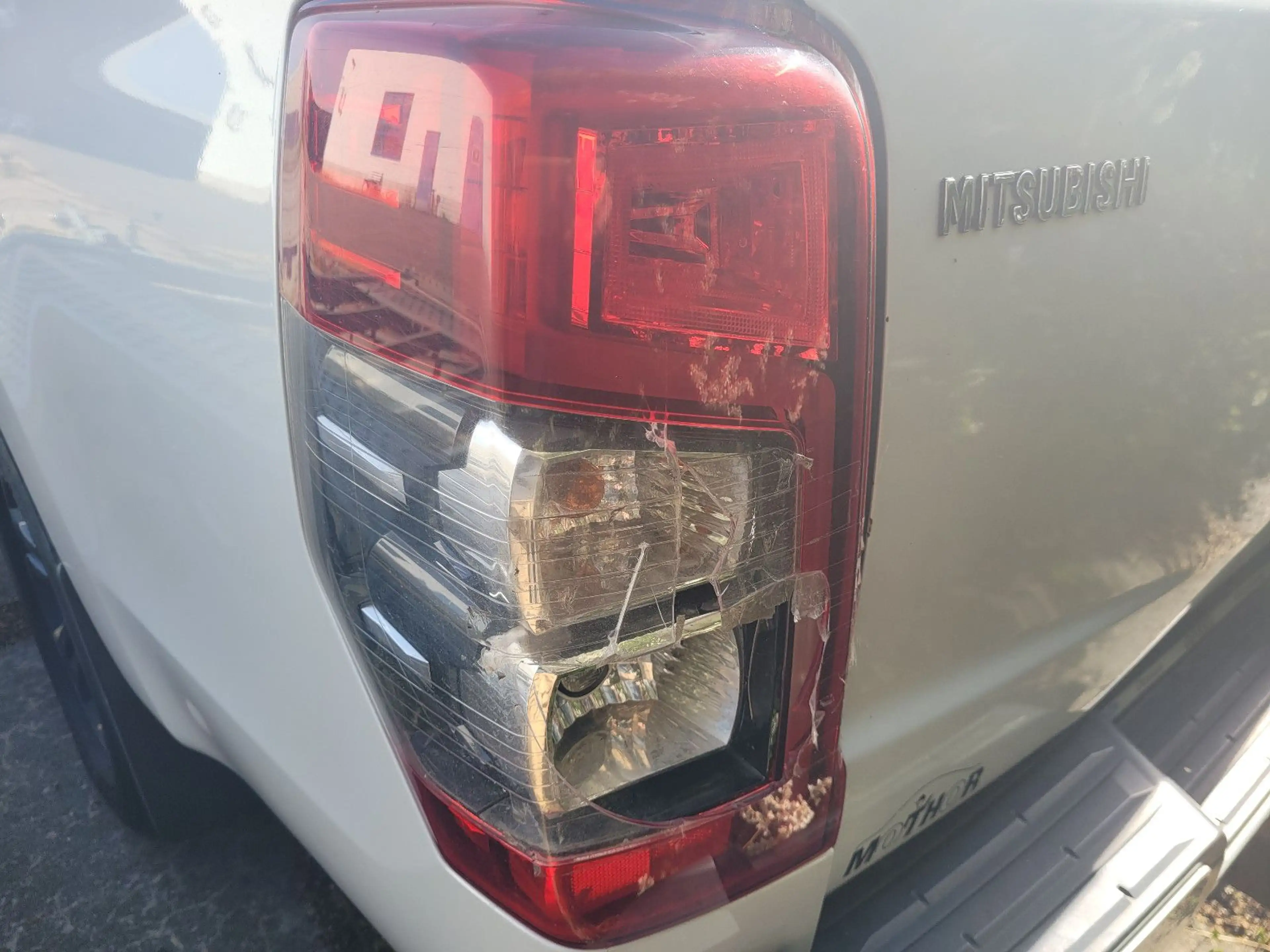 Mitsubishi L200 Intro Edition Doka 4WD Autom KLIMA AHK NAVI — photo 22