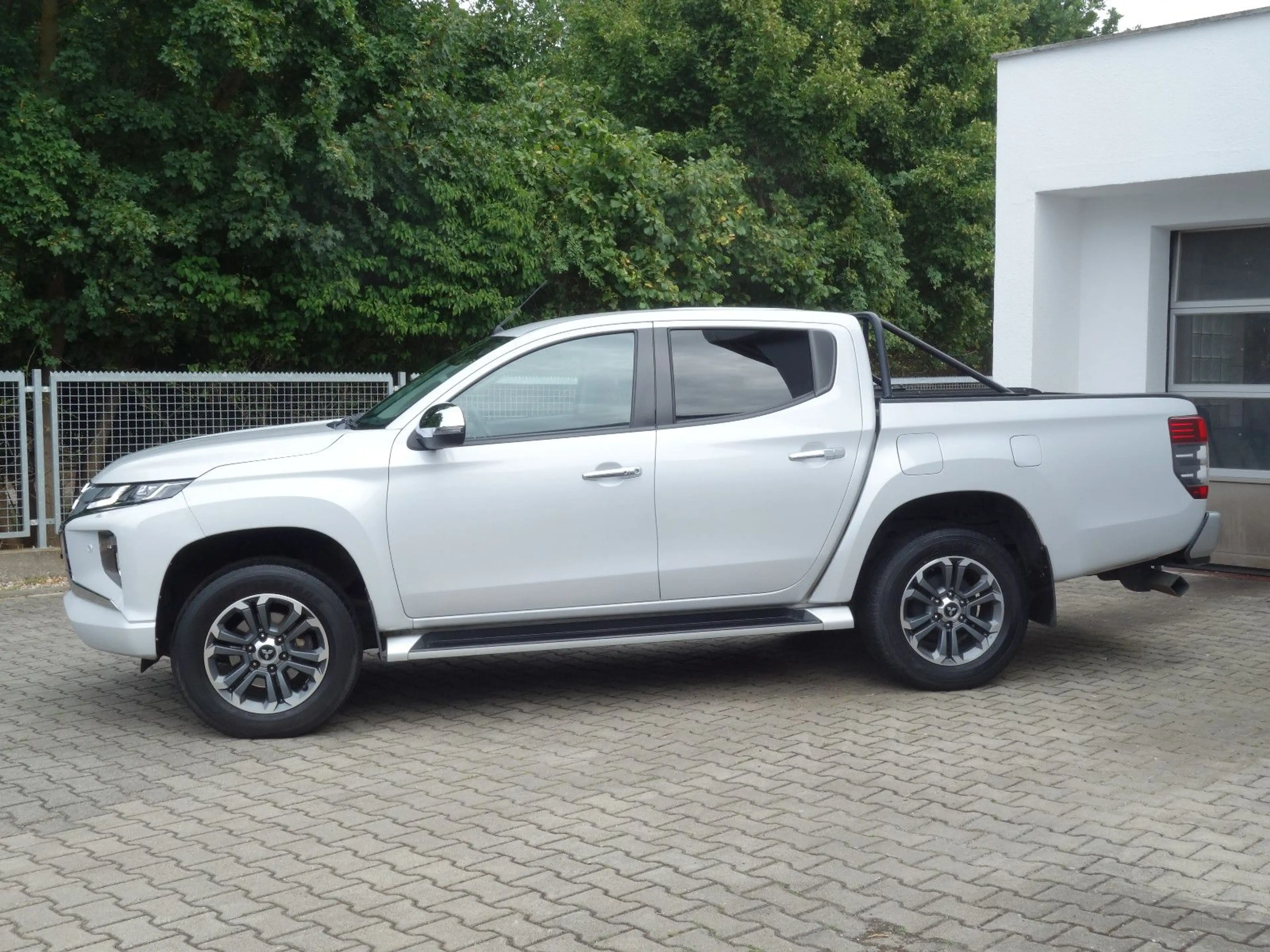 Mitsubishi L200 Intro Edition Doka 4WD Autom KLIMA AHK NAVI — photo 5