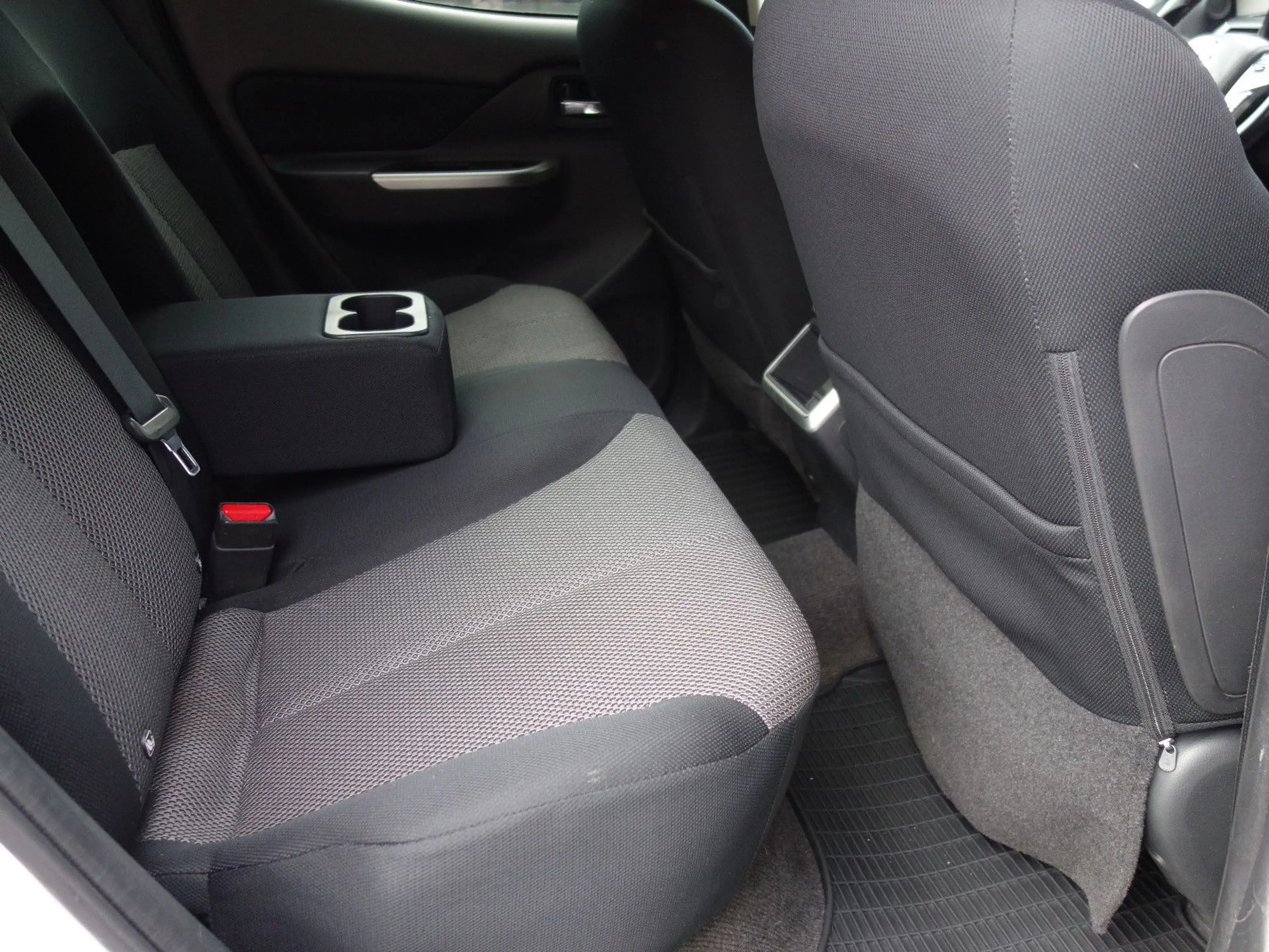 Mitsubishi L200 Intro Edition Doka 4WD Autom KLIMA AHK NAVI — photo 11