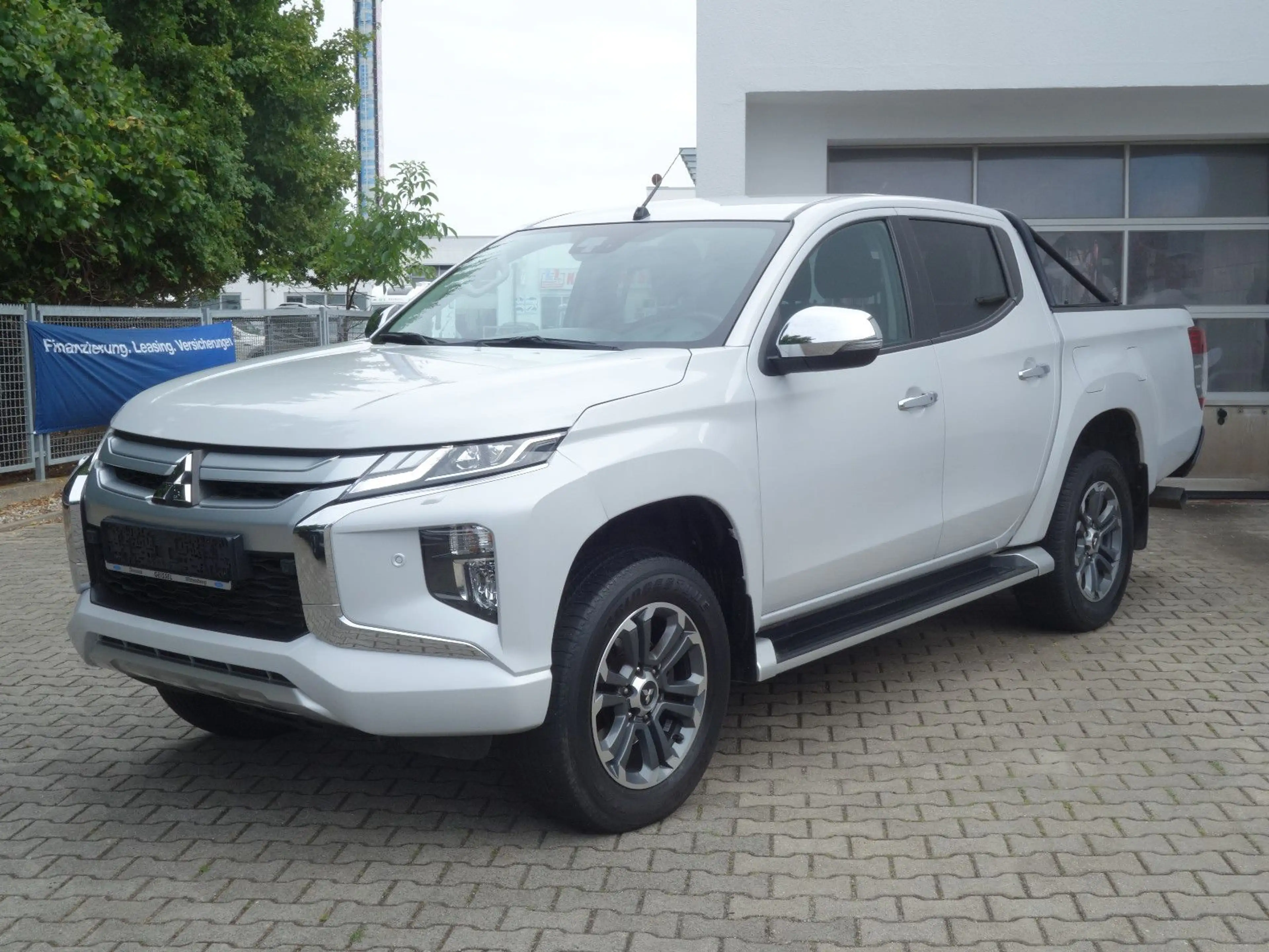 Mitsubishi L200 Intro Edition Doka 4WD Autom KLIMA AHK NAVI — photo 4
