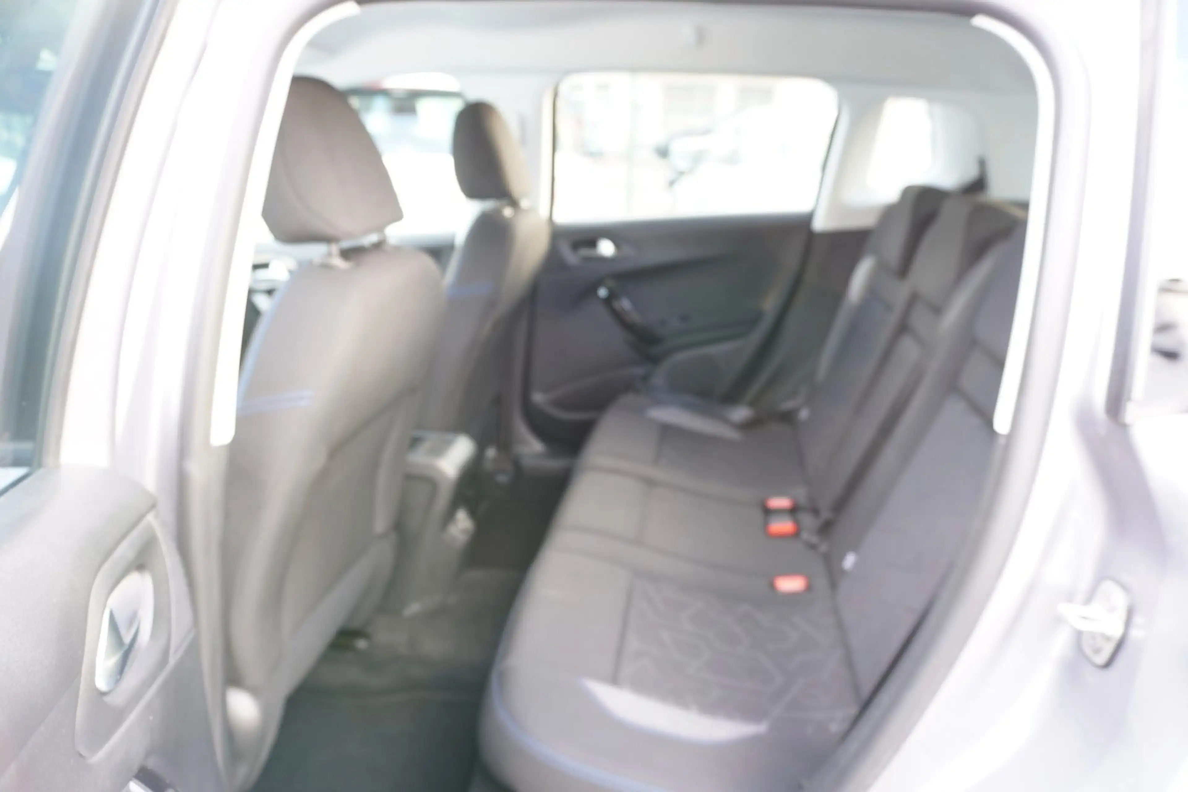 Peugeot 2008 Signature Automatik*Navi*nur 8.425 KM*1.HD — photo 15