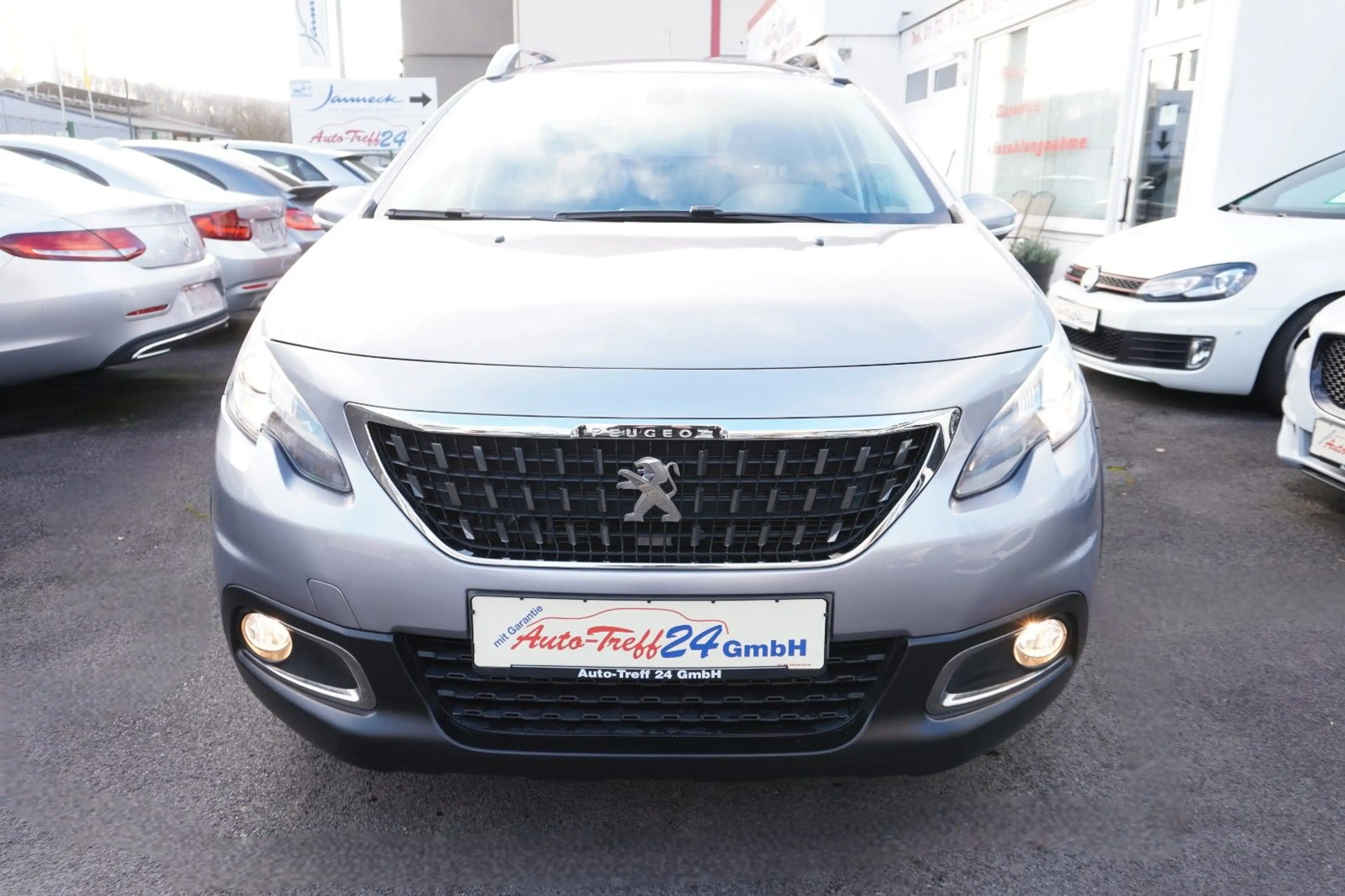 Peugeot 2008 Signature Automatik*Navi*nur 8.425 KM*1.HD — photo 2