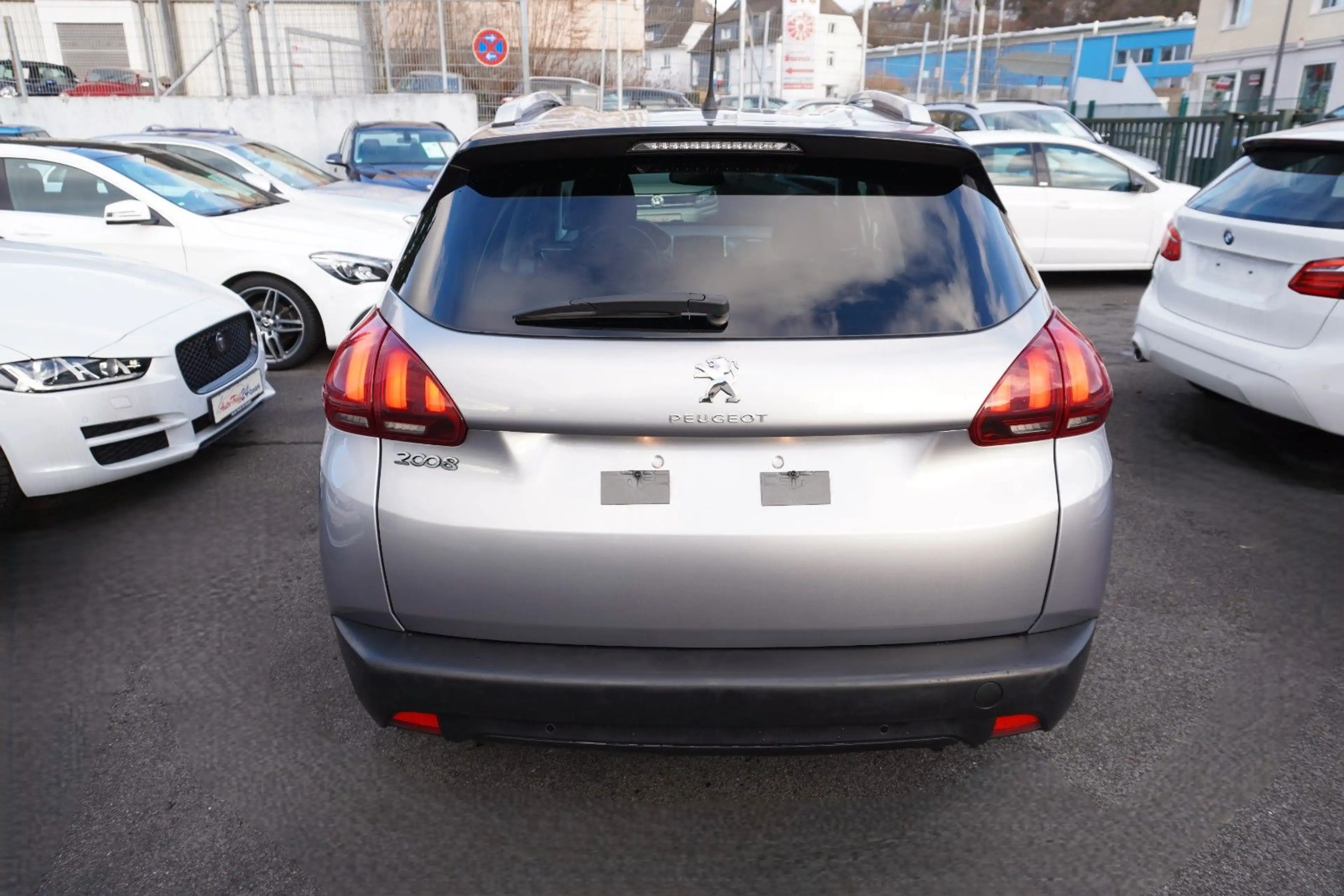 Peugeot 2008 Signature Automatik*Navi*nur 8.425 KM*1.HD — photo 6