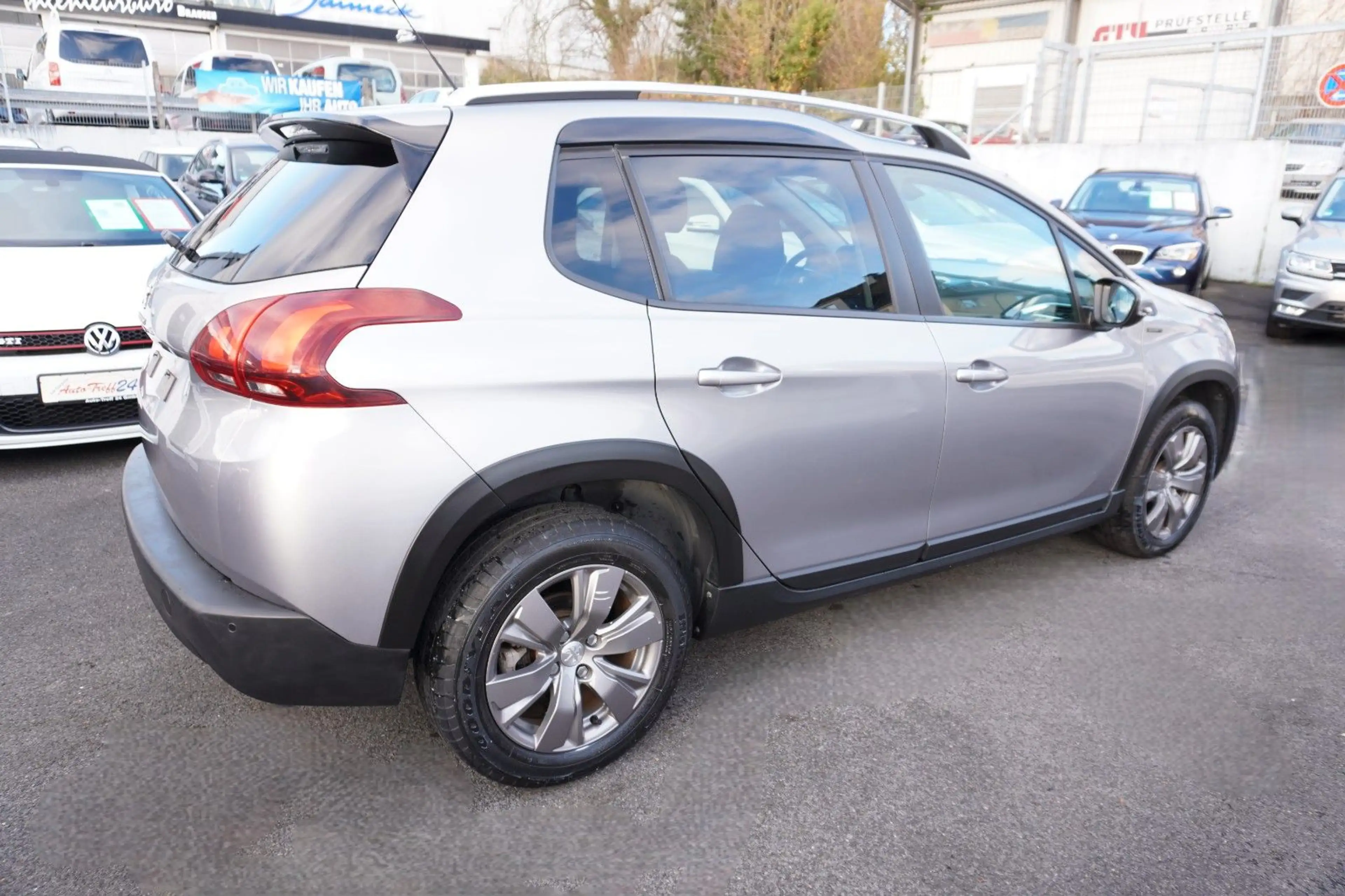 Peugeot 2008 Signature Automatik*Navi*nur 8.425 KM*1.HD — photo 8