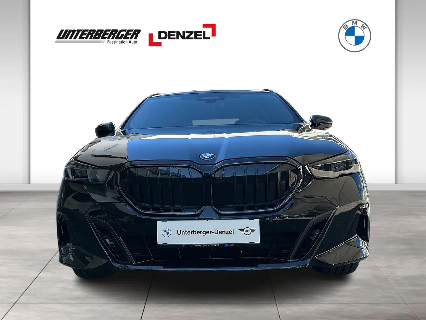 BMW 550 e xDrive Touring (G61) M Sportpaket Head-Up Zwart - 2