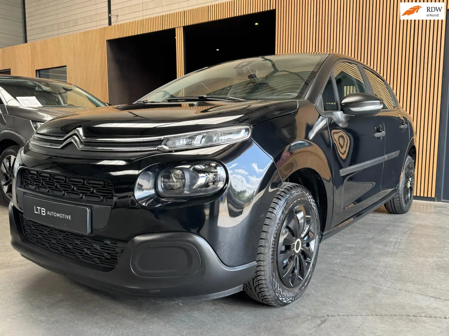 Citroen C3 1.2 PureTech S&S Live Airco|Cruise|Carplay|APK Zwart - 1