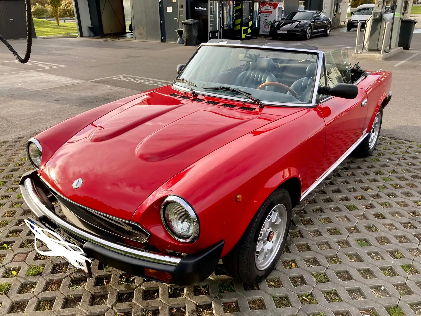 Fiat 124 Spider Red - 2