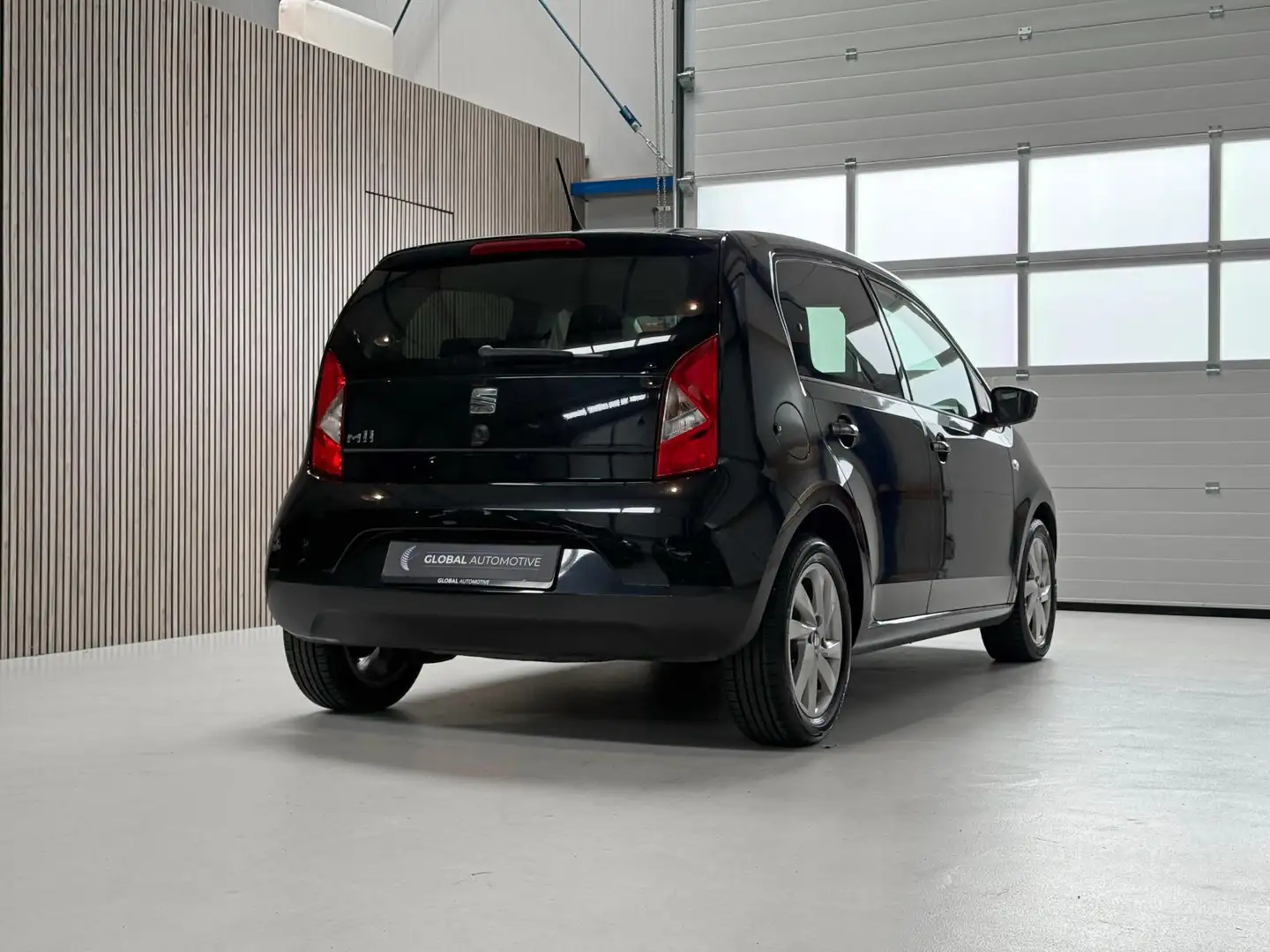 SEAT Mii 1.0 Style Sport - NL AUTO - AUTOMAAT - AIRCO - LIC Zwart - 2