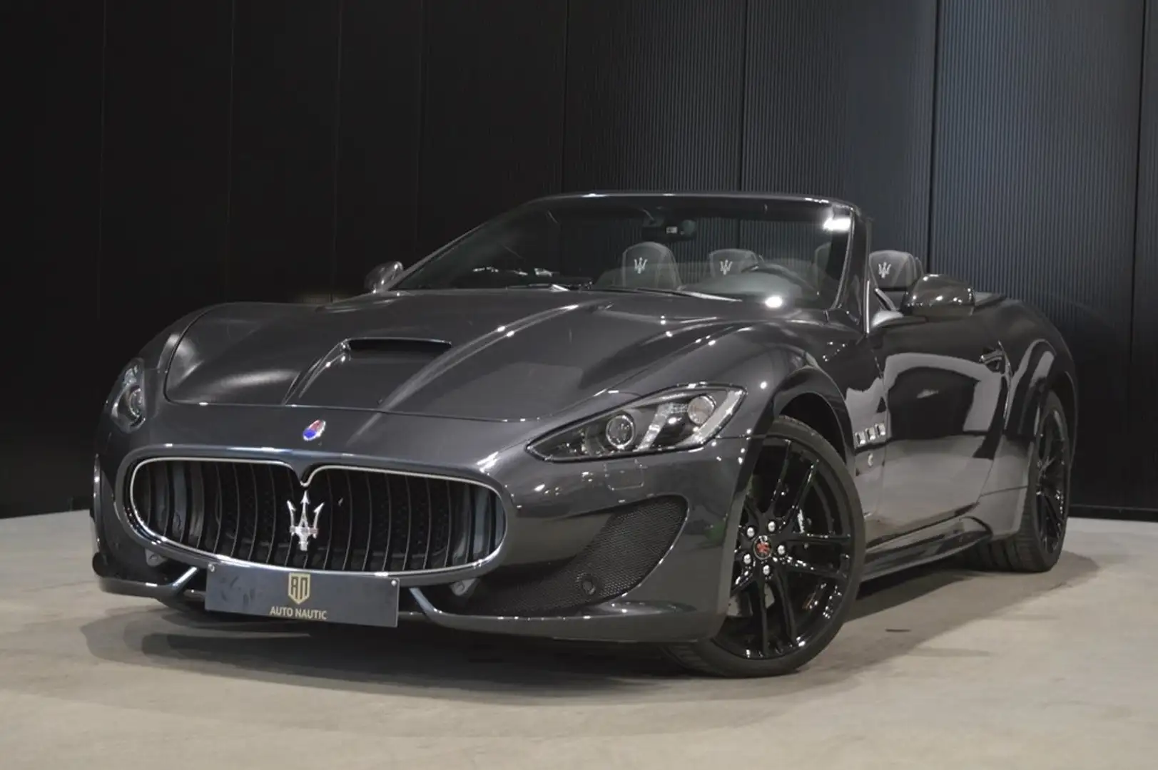 Maserati GranCabrio 4.7i V8 460 ch MC Centennial Edition 20.000 km Grau - 1