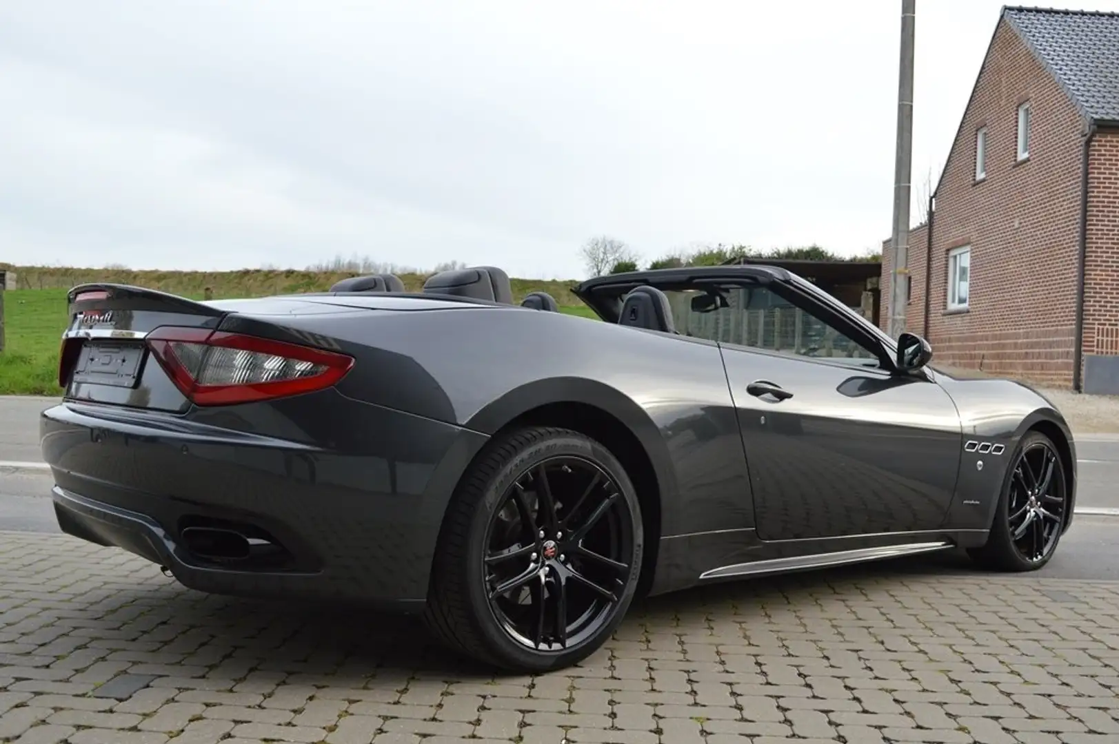 Maserati GranCabrio 4.7i V8 460 ch MC Centennial Edition 20.000 km Grau - 2