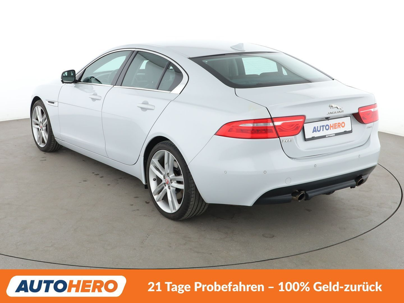 Jaguar XE 25t Portfolio Aut.*NAVI*XENON*TEMPO*360°*PDC*SHZ* — photo 4