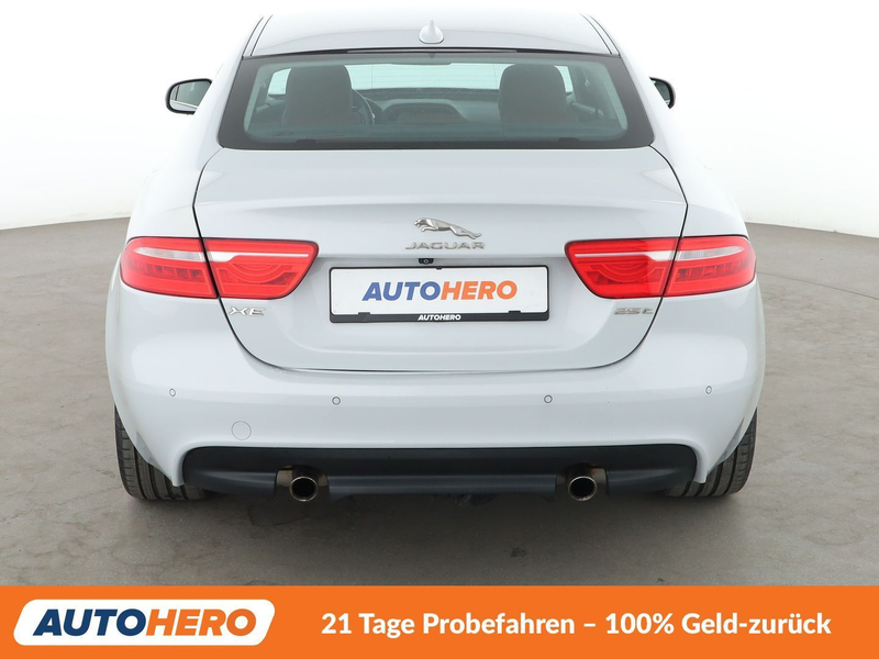 Jaguar XE 25t Portfolio Aut.*NAVI*XENON*TEMPO*360°*PDC*SHZ* — photo 5