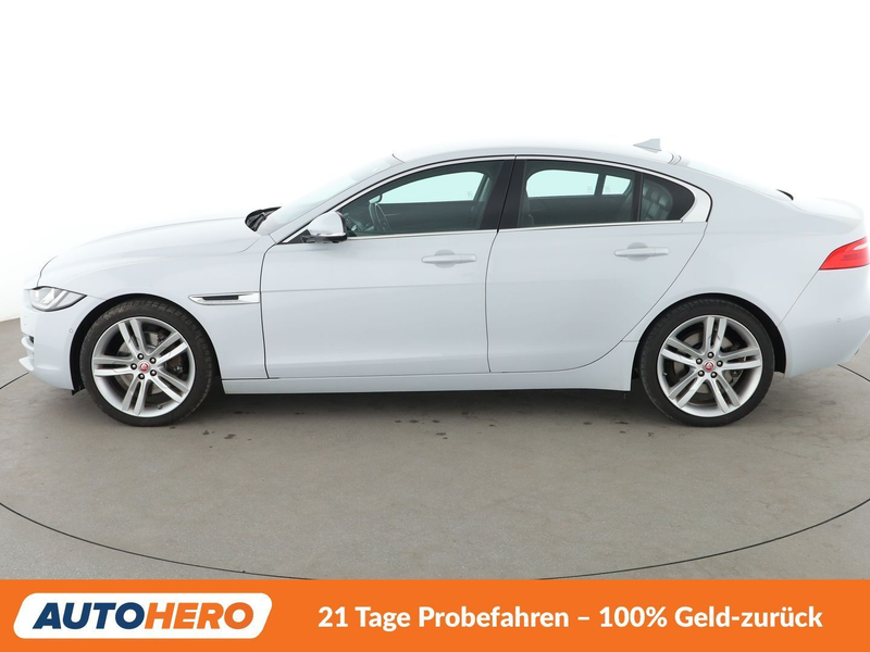 Jaguar XE 25t Portfolio Aut.*NAVI*XENON*TEMPO*360°*PDC*SHZ* — photo 3
