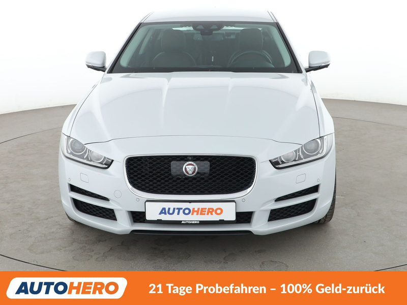 Jaguar XE 25t Portfolio Aut.*NAVI*XENON*TEMPO*360°*PDC*SHZ* — photo 9